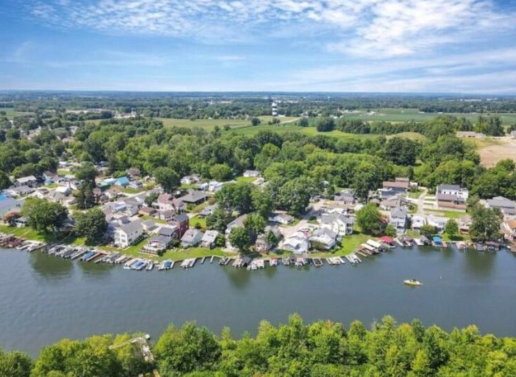 182 Cranberry Ln, Buckeye Lake OH  43008-7832 exterior