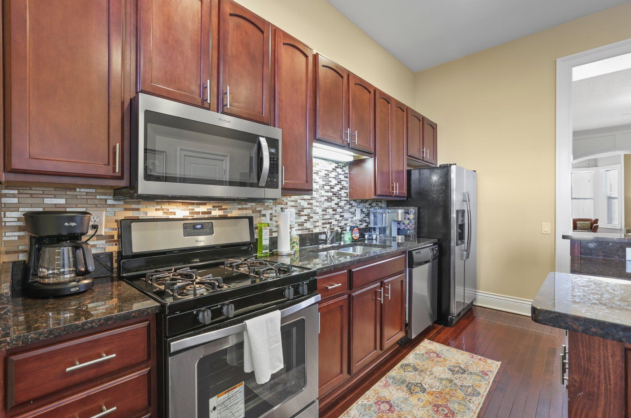 1066 Long St, Columbus OH  43203-1916 exterior