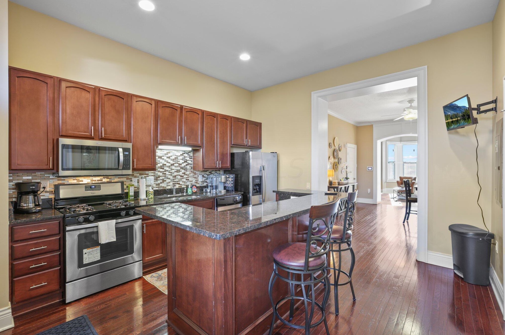 1066 Long St, Columbus OH  43203-1916 exterior