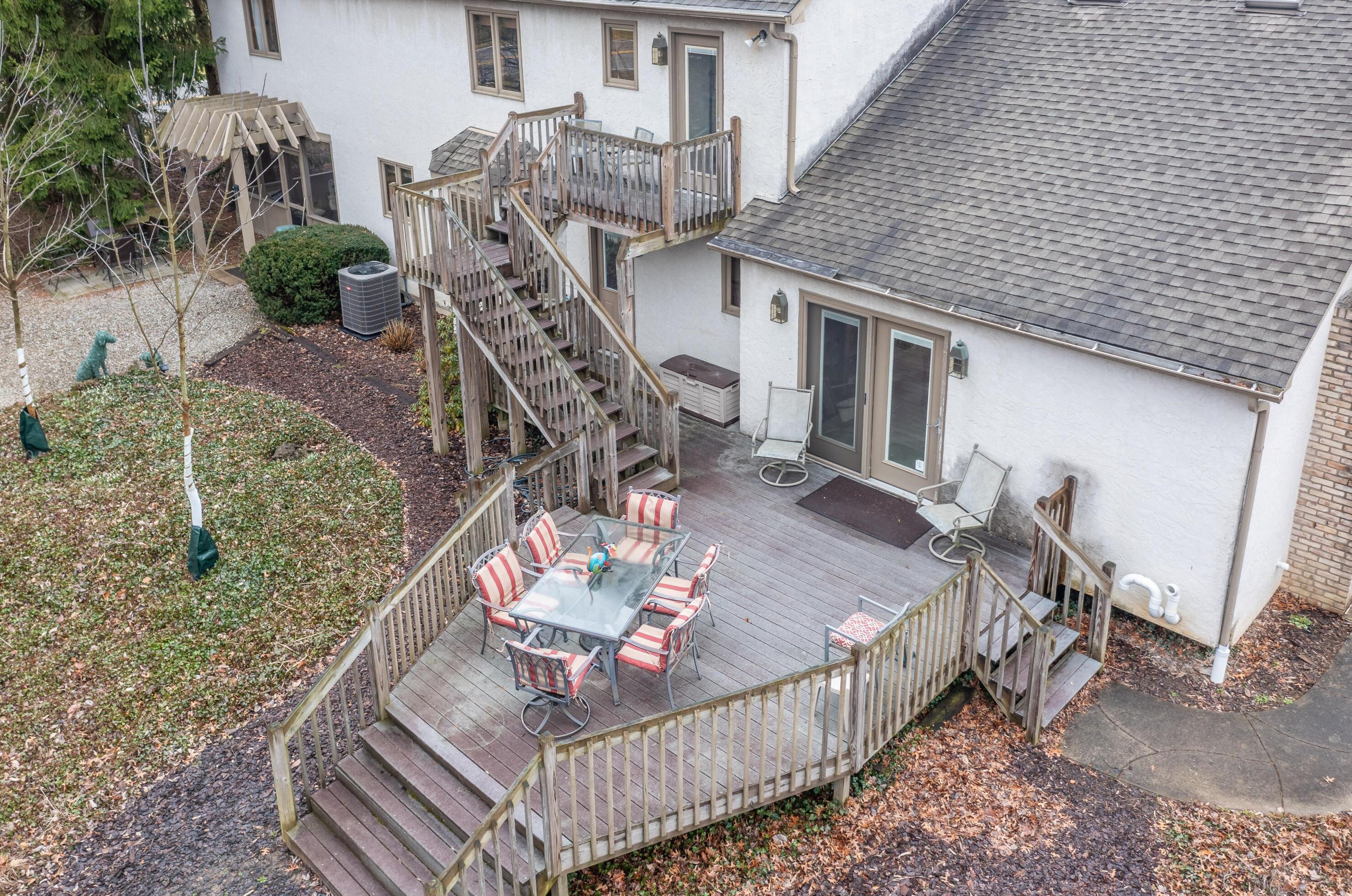 8398 Kilbirnie Ct, Dublin OH  43017-9732 exterior