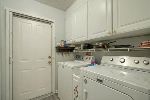 6690 Lakeview Cir, Cnl Wnchstr OH  43110-1255 exterior