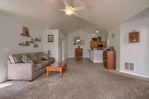 6690 Lakeview Cir, Cnl Wnchstr OH  43110-1255 exterior