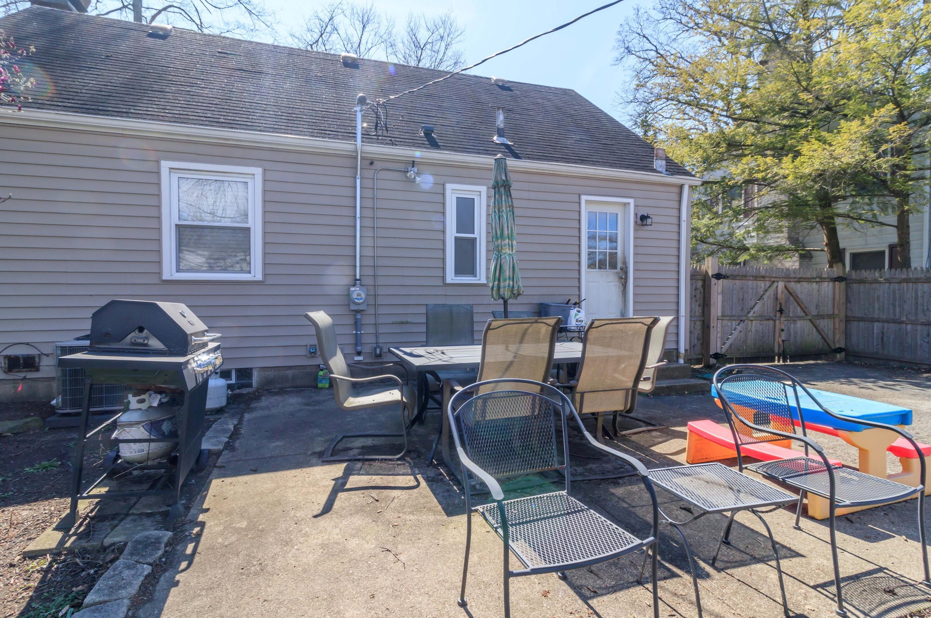 2590 Ruhl Ave, Columbus OH 43209-1172 exterior