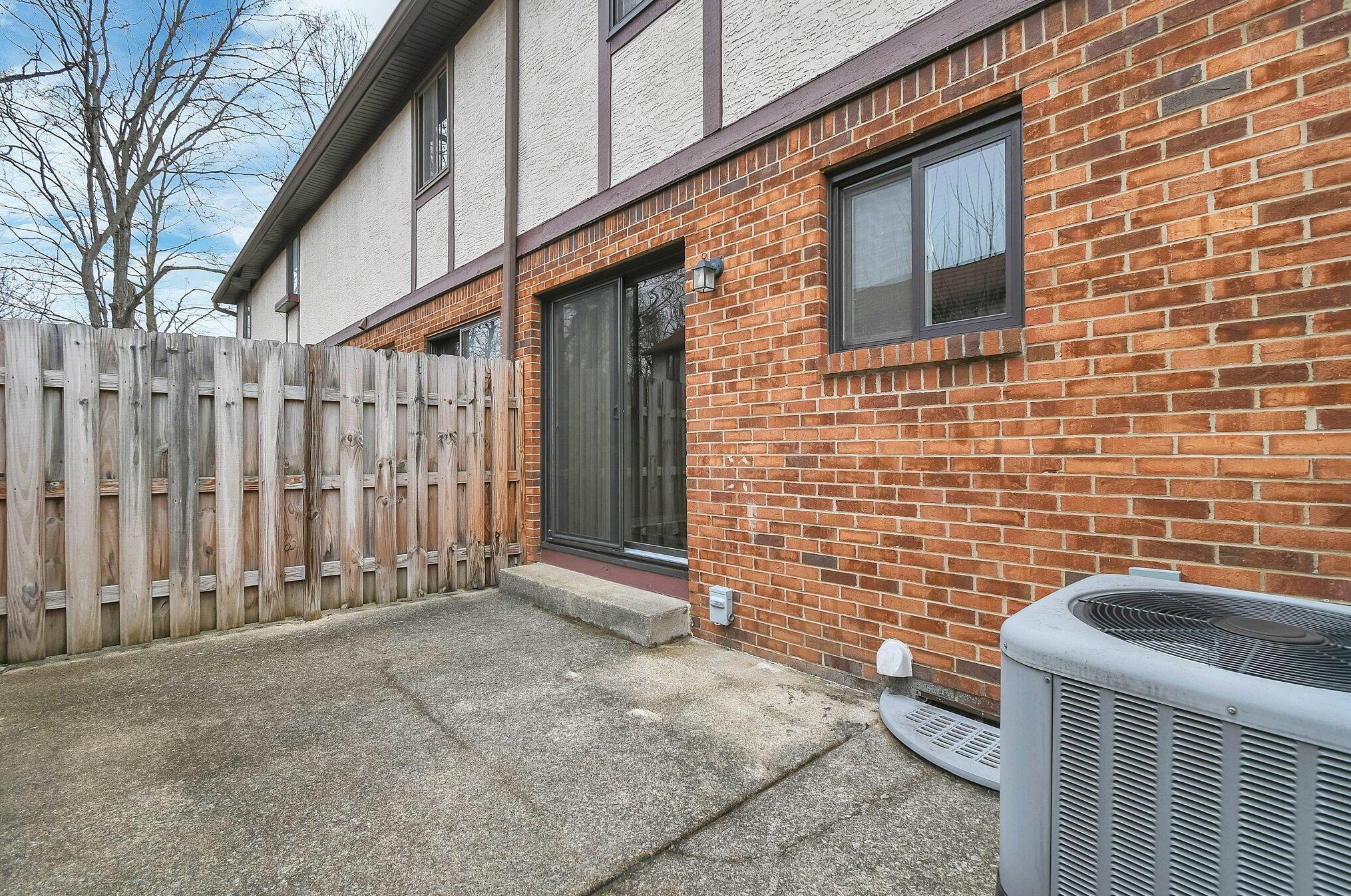 3084 Highcliff Ct, Columbus OH 43231-2344 exterior