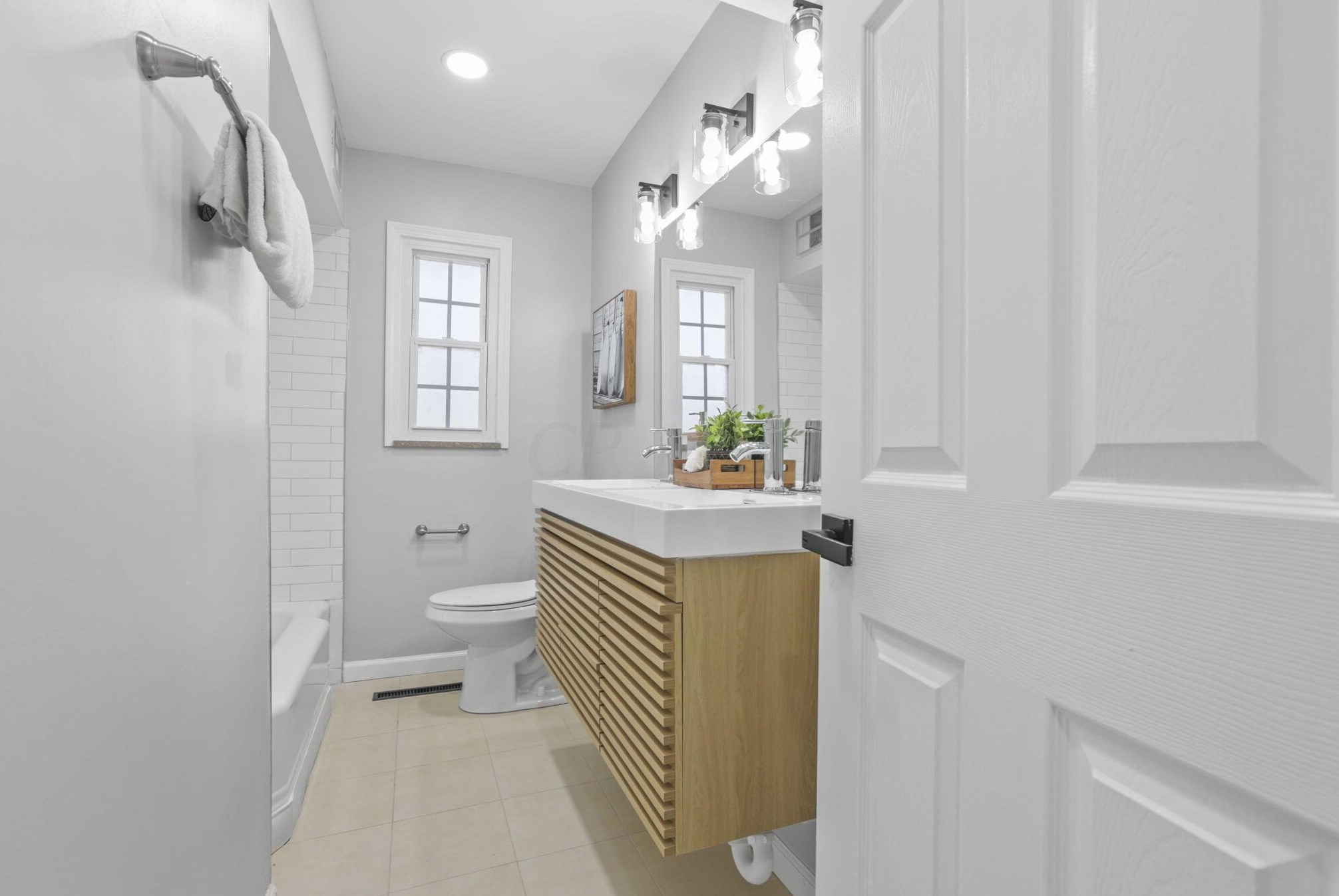 2265 Edgevale Rd, Columbus OH  43221-1216 exterior