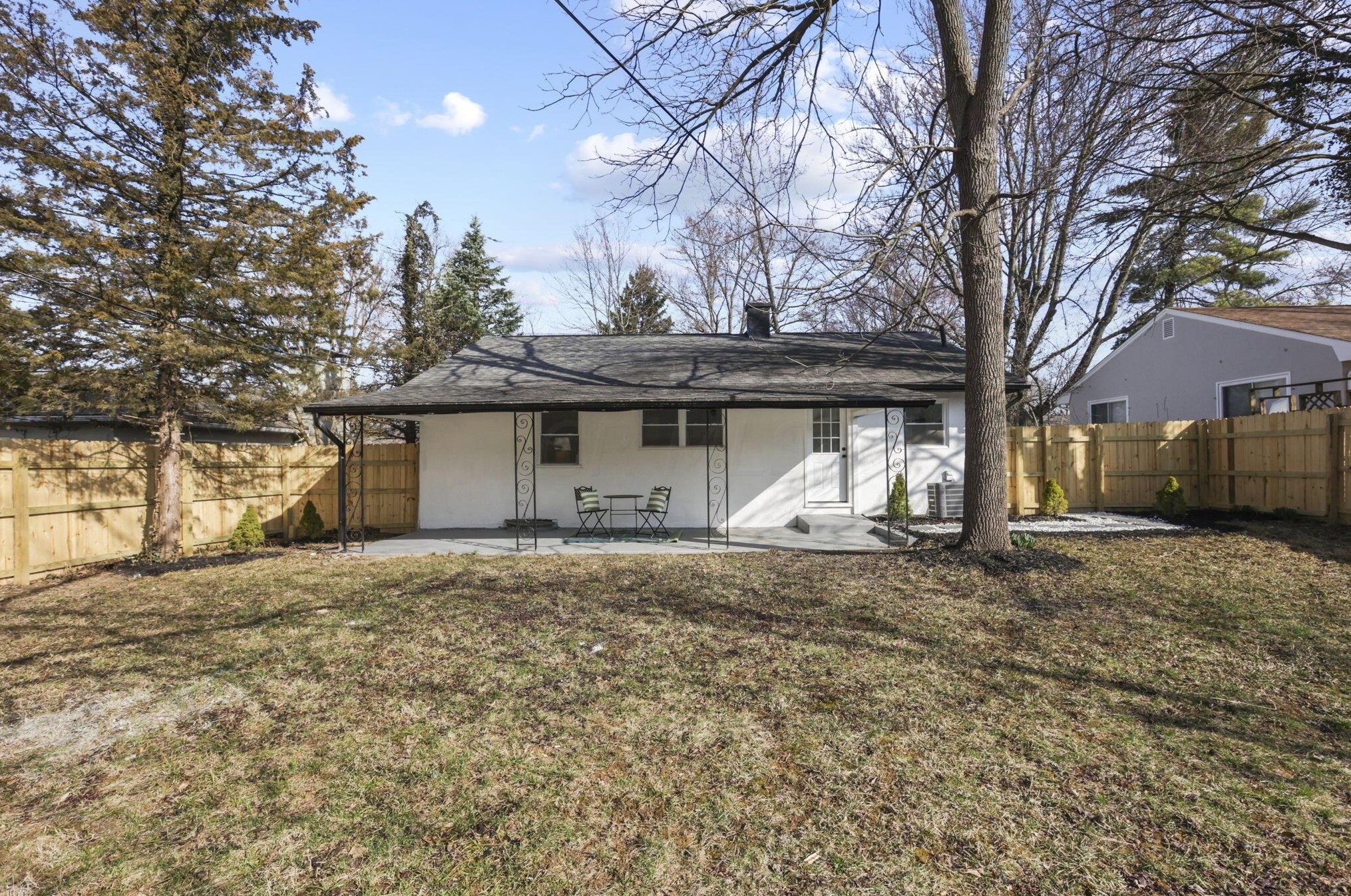 2265 Edgevale Rd, Columbus OH  43221-1216 exterior