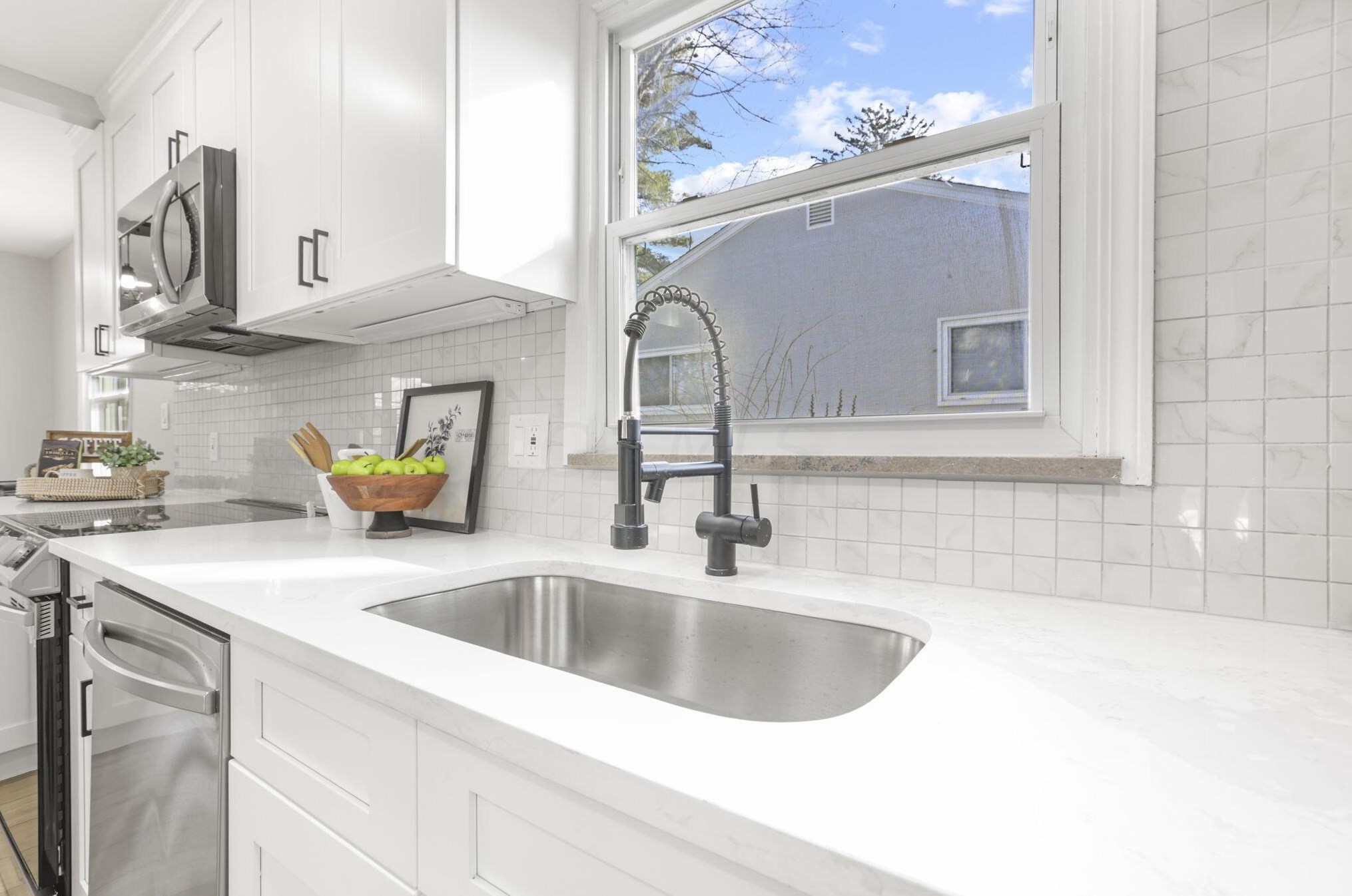 2265 Edgevale Rd, Columbus OH  43221-1216 exterior