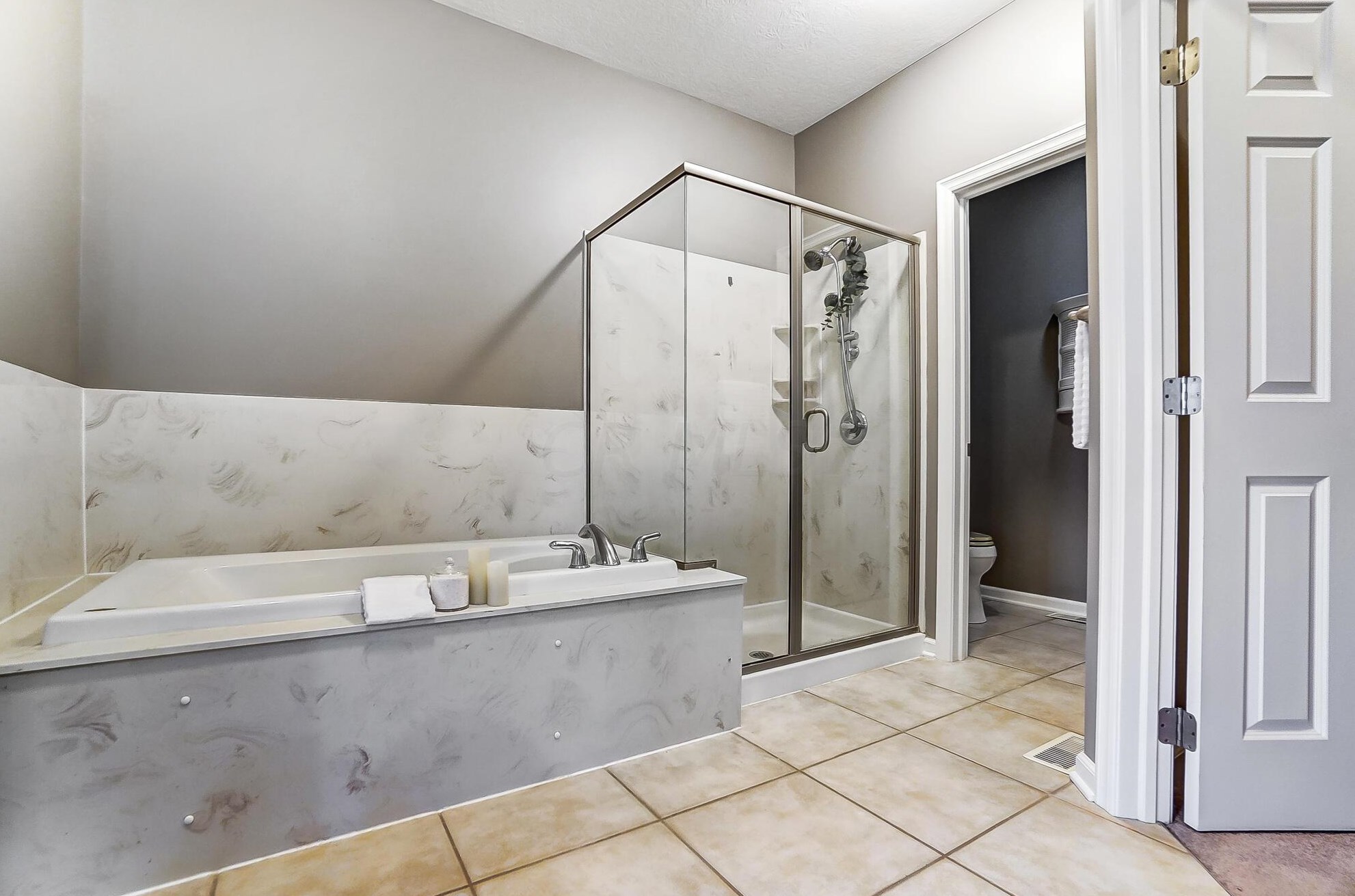 5193 Avery Oak Dr, Dublin OH  43016-7357 exterior