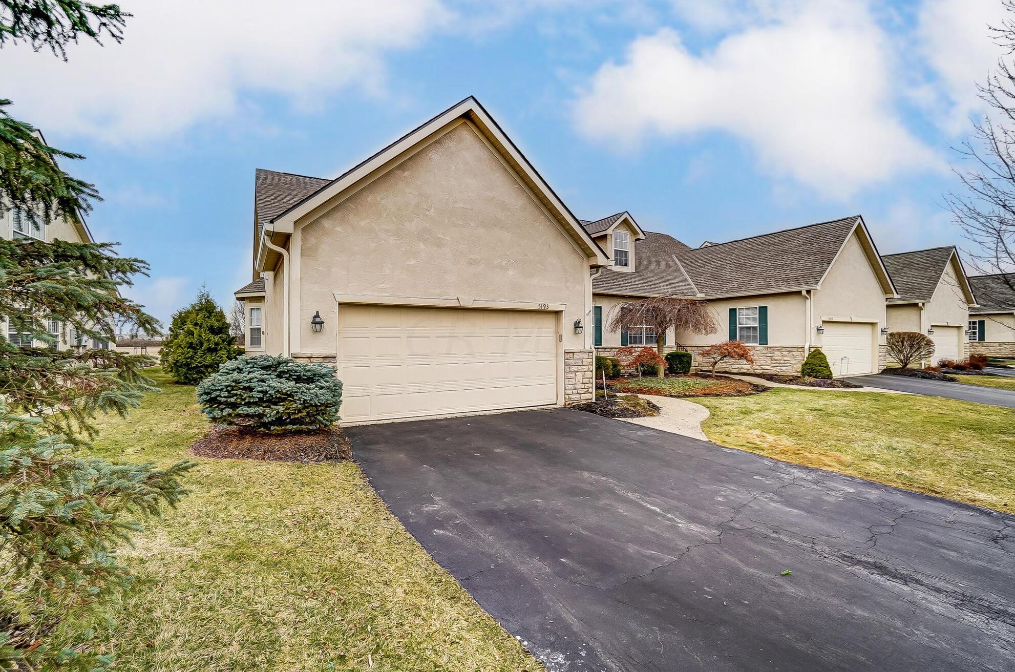5193 Avery Oak Dr, Dublin OH  43016-7357 exterior