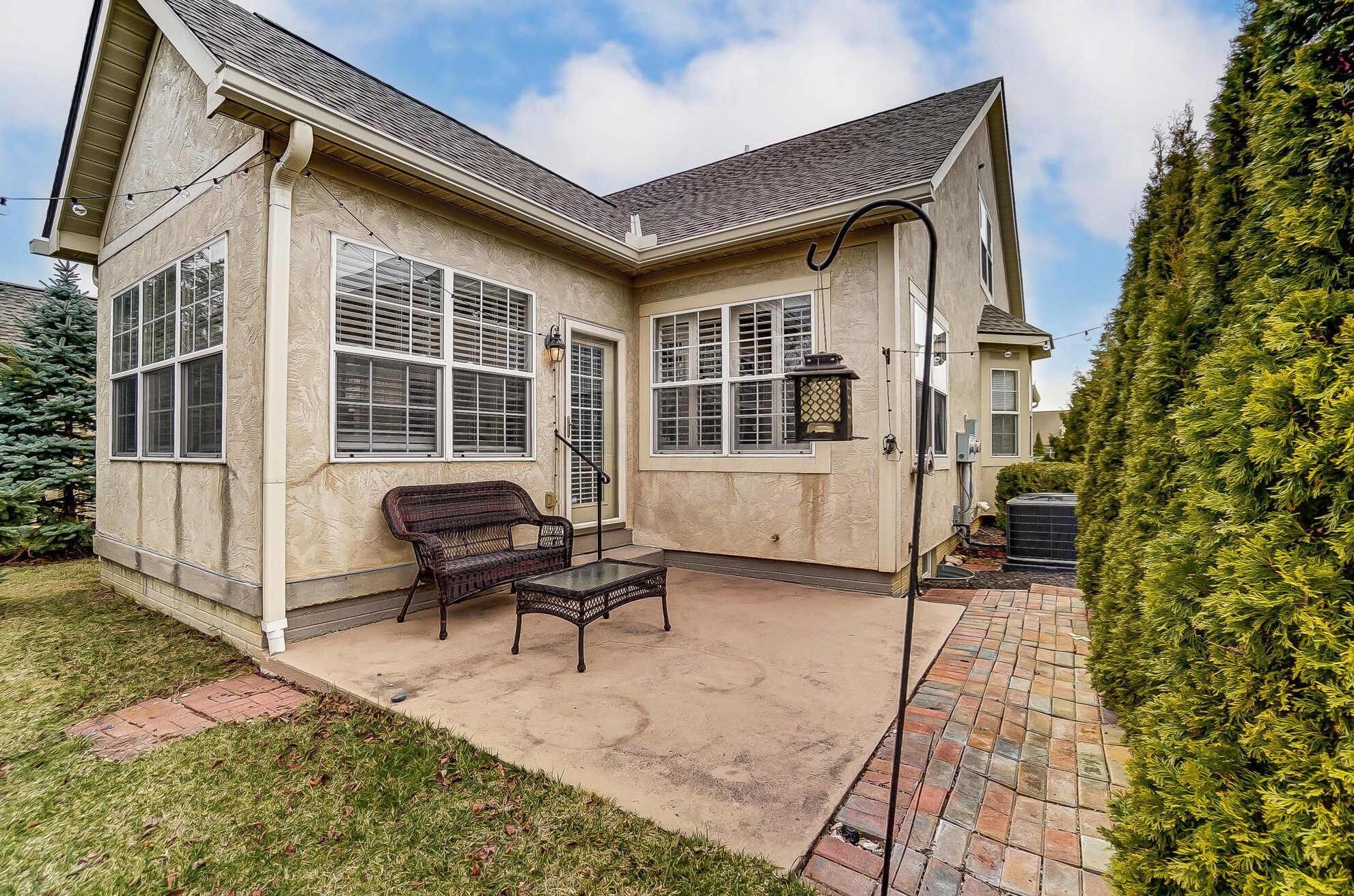 5193 Avery Oak Dr, Dublin OH  43016-7357 exterior