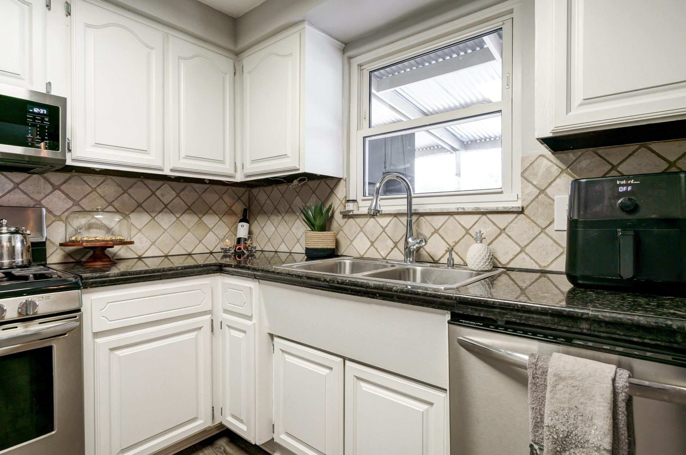 1373 Bolenhill Ave, Columbus OH  43229-1321 exterior