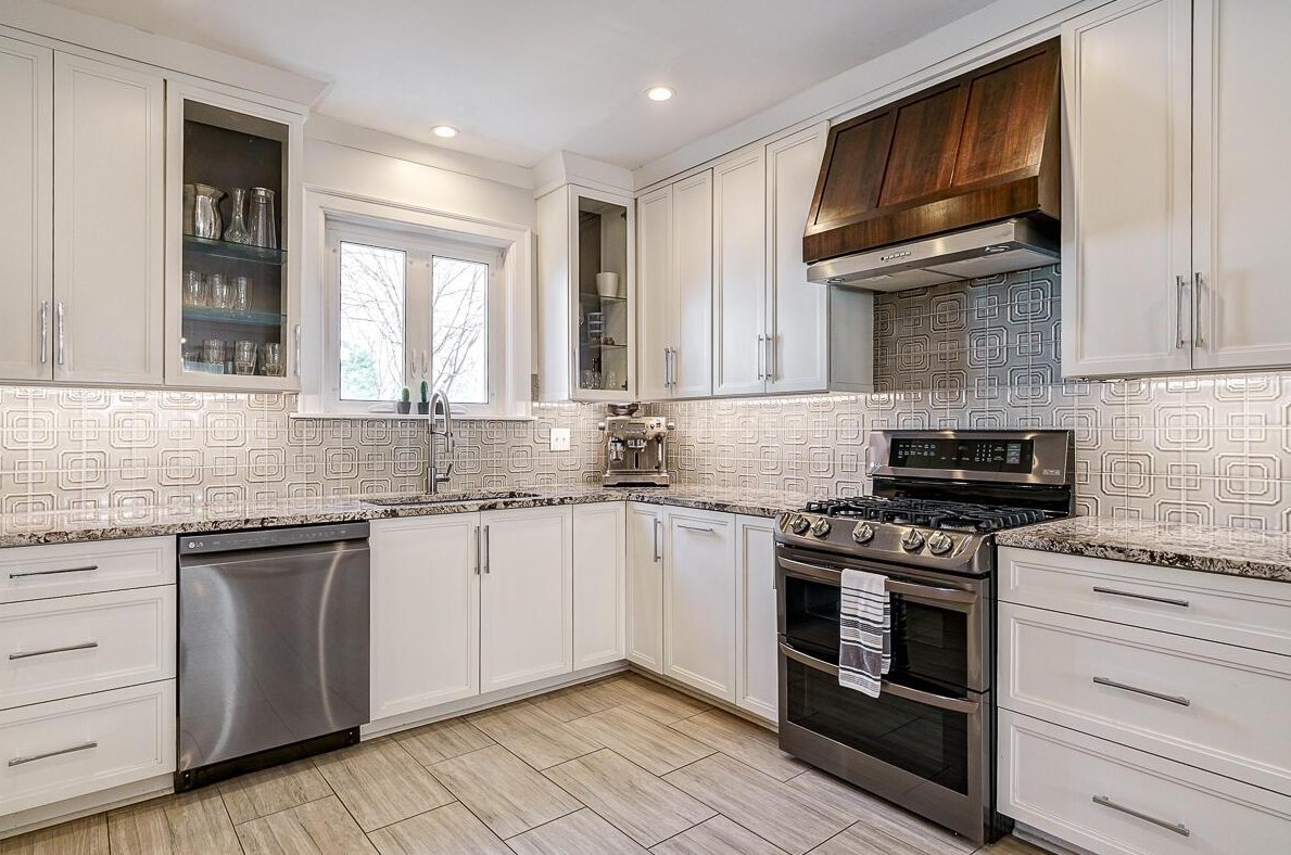 150 Cassingham Rd, Columbus OH  43209-1460 exterior