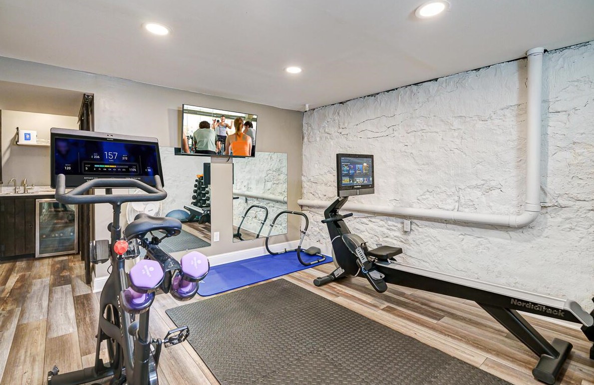 150 Cassingham Rd, Columbus OH  43209-1460 exterior