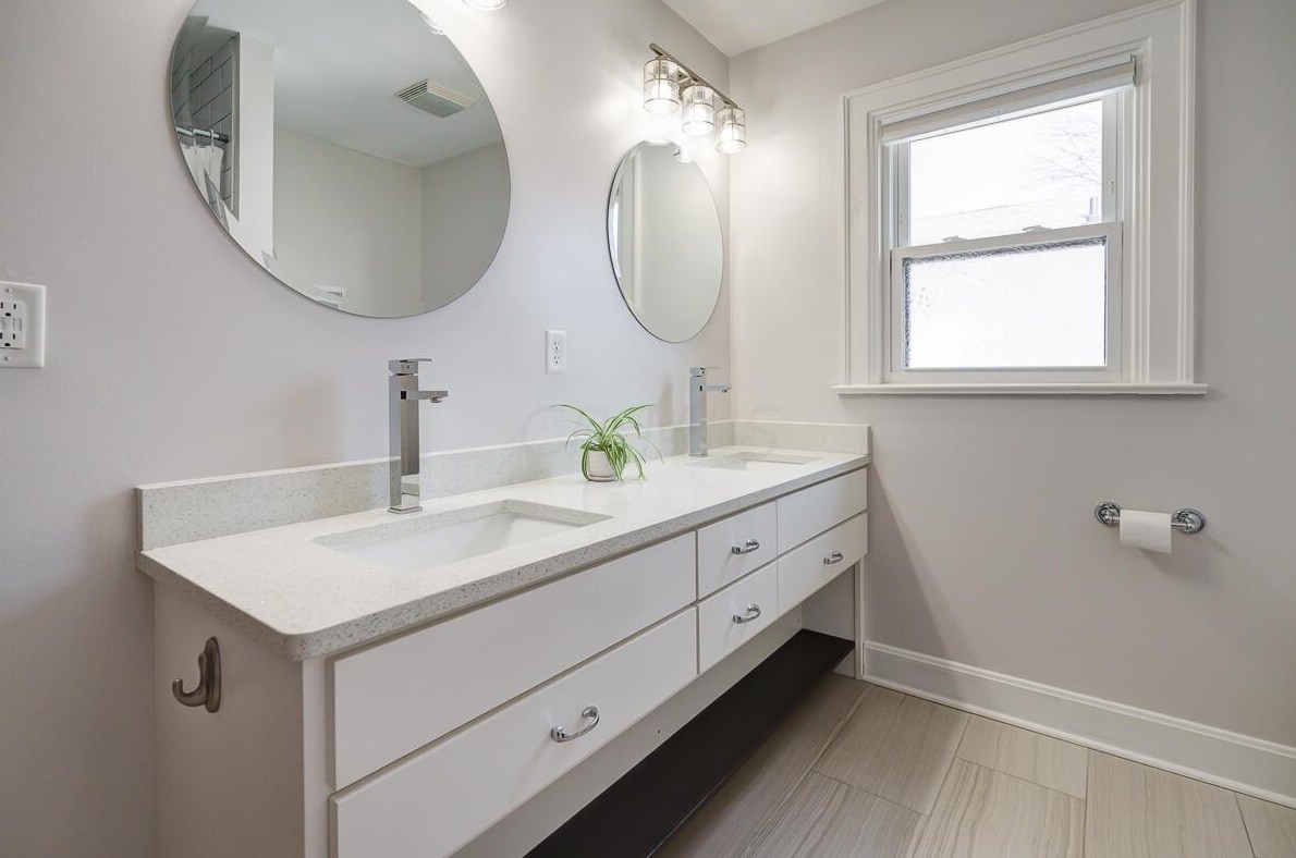 150 Cassingham Rd, Columbus OH  43209-1460 exterior