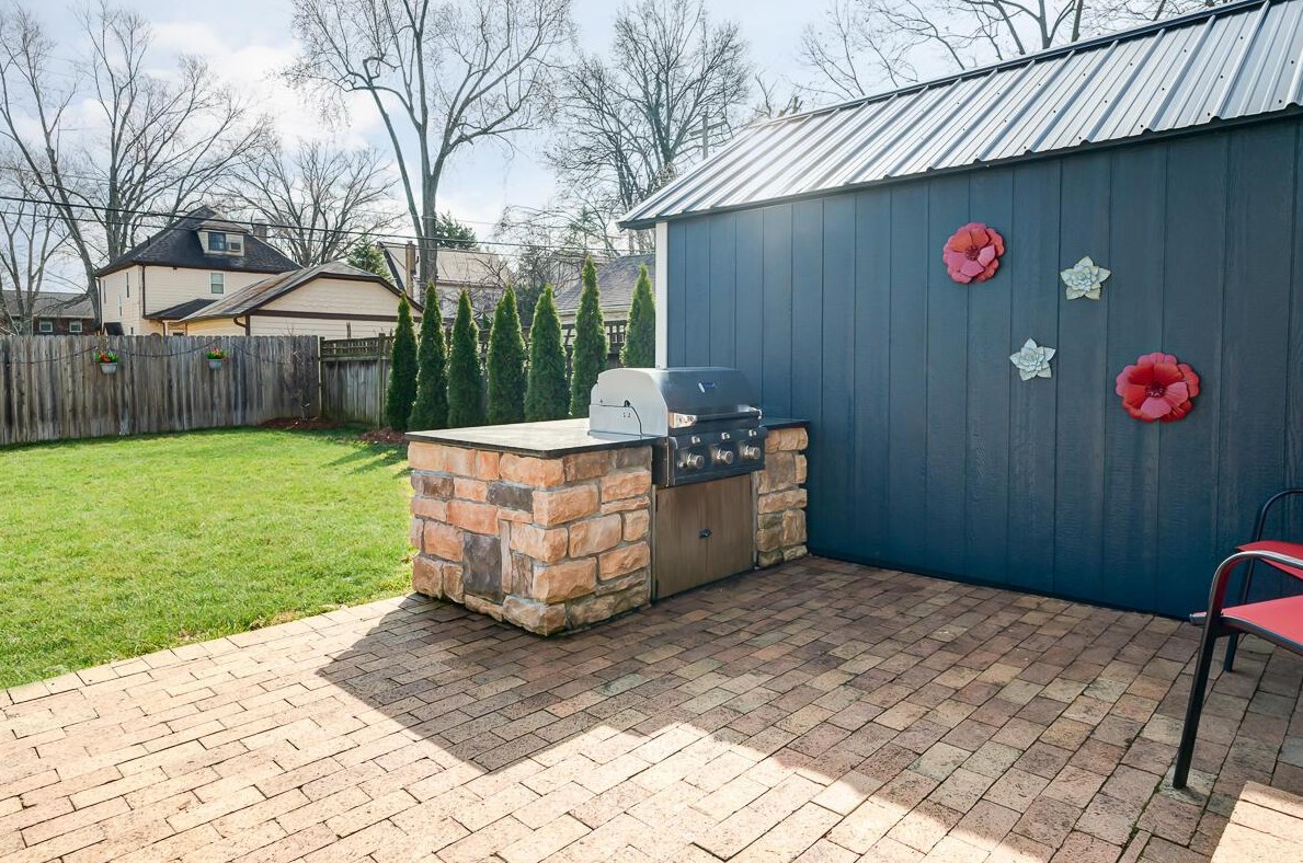 150 Cassingham Rd, Columbus OH  43209-1460 exterior