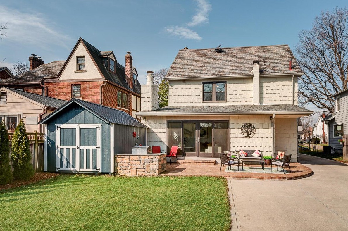 150 Cassingham Rd, Columbus OH  43209-1460 exterior