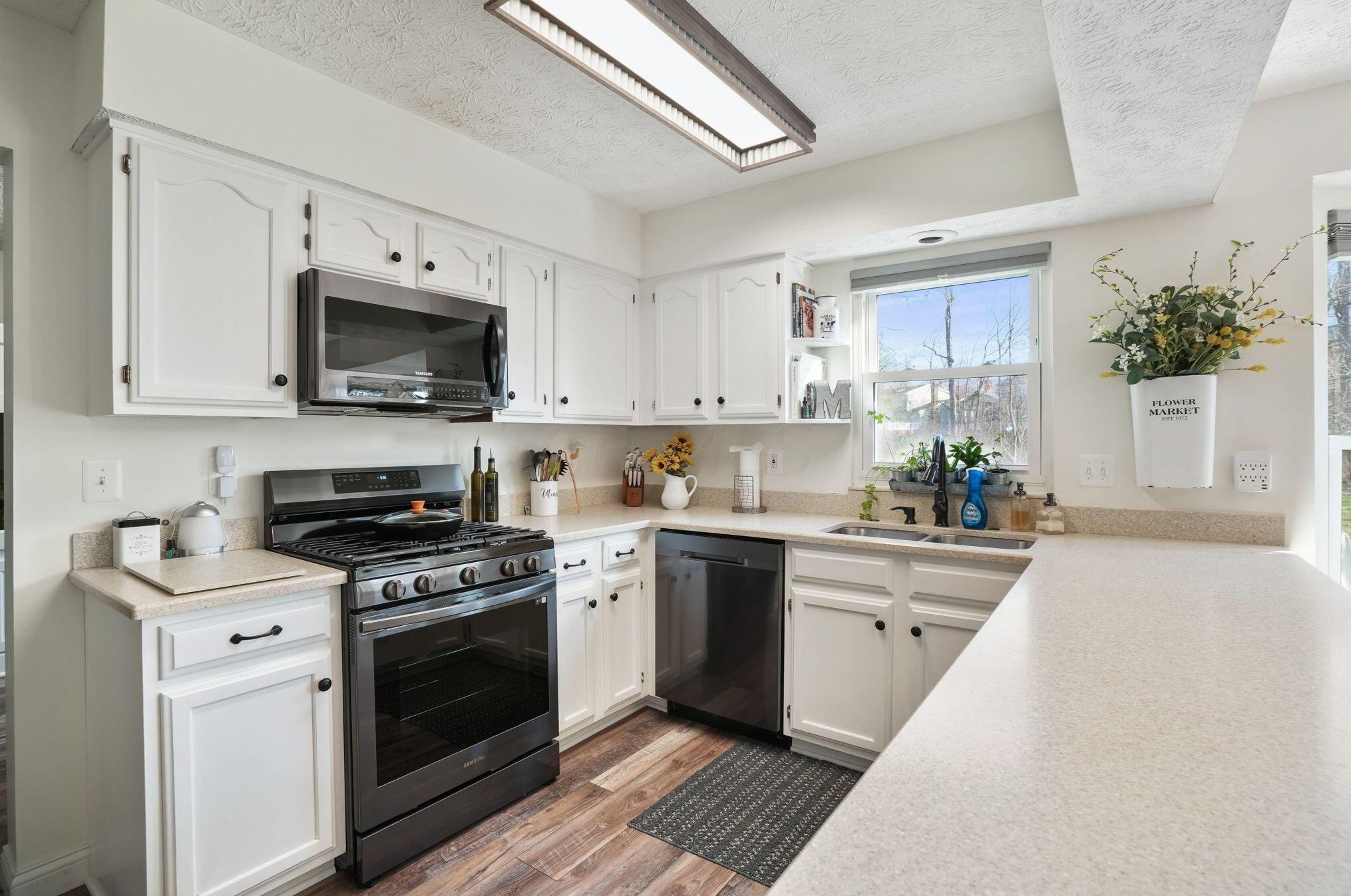 498 Helmbright Dr, Columbus OH  43230-4396 exterior