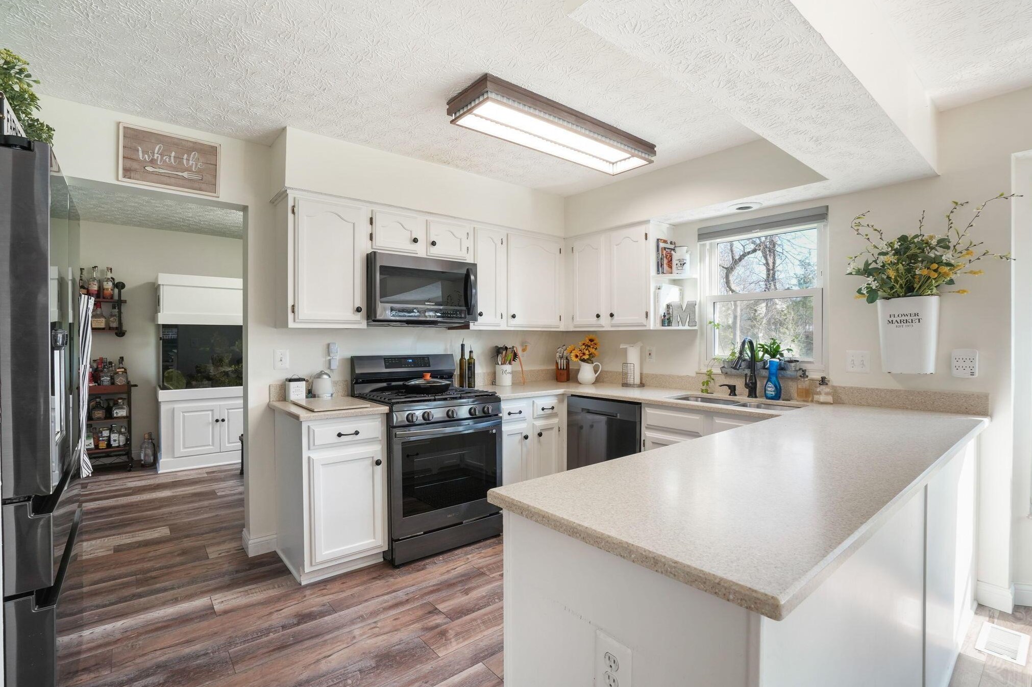 498 Helmbright Dr, Columbus OH  43230-4396 exterior