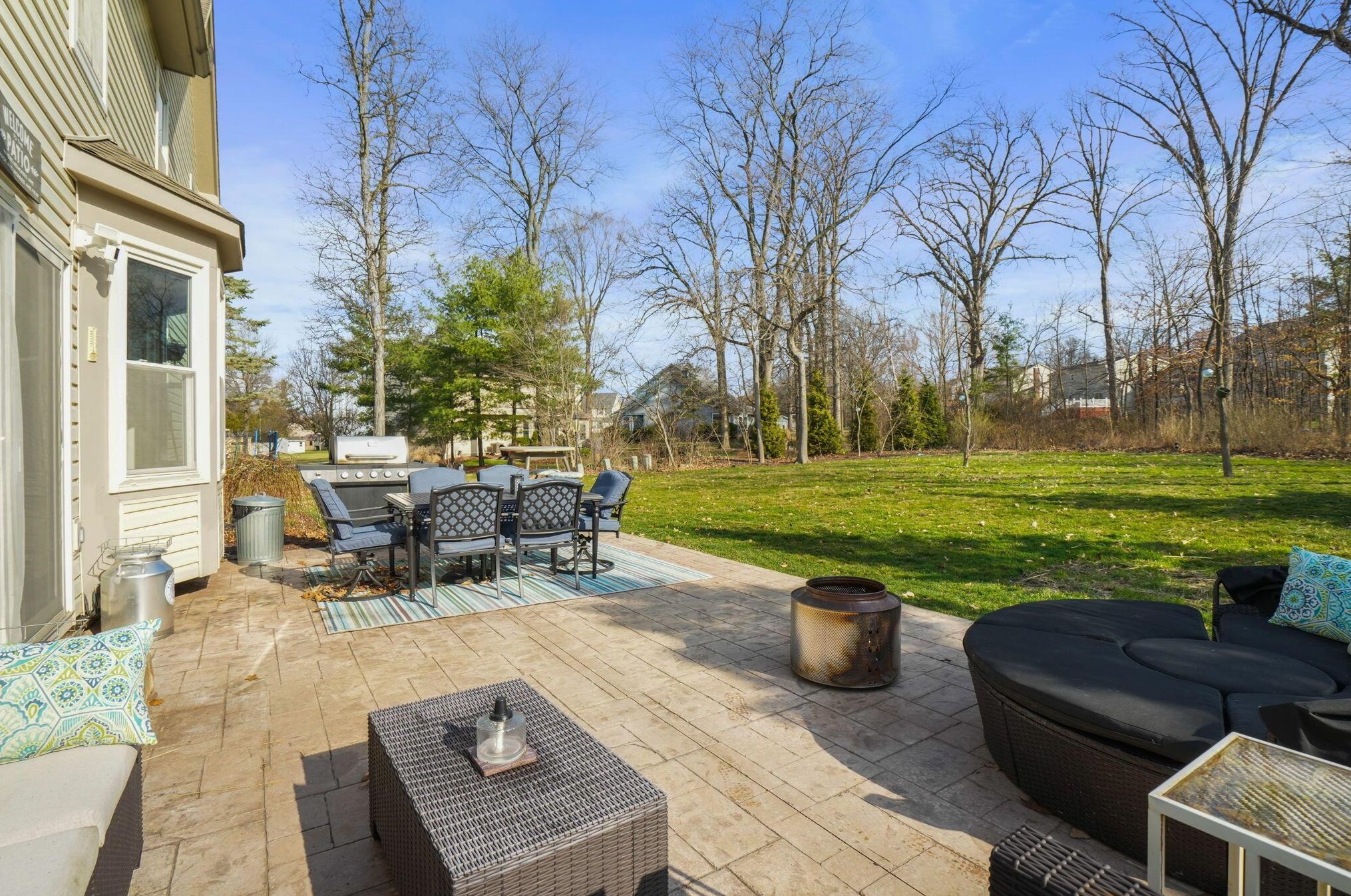 498 Helmbright Dr, Columbus OH  43230-4396 exterior