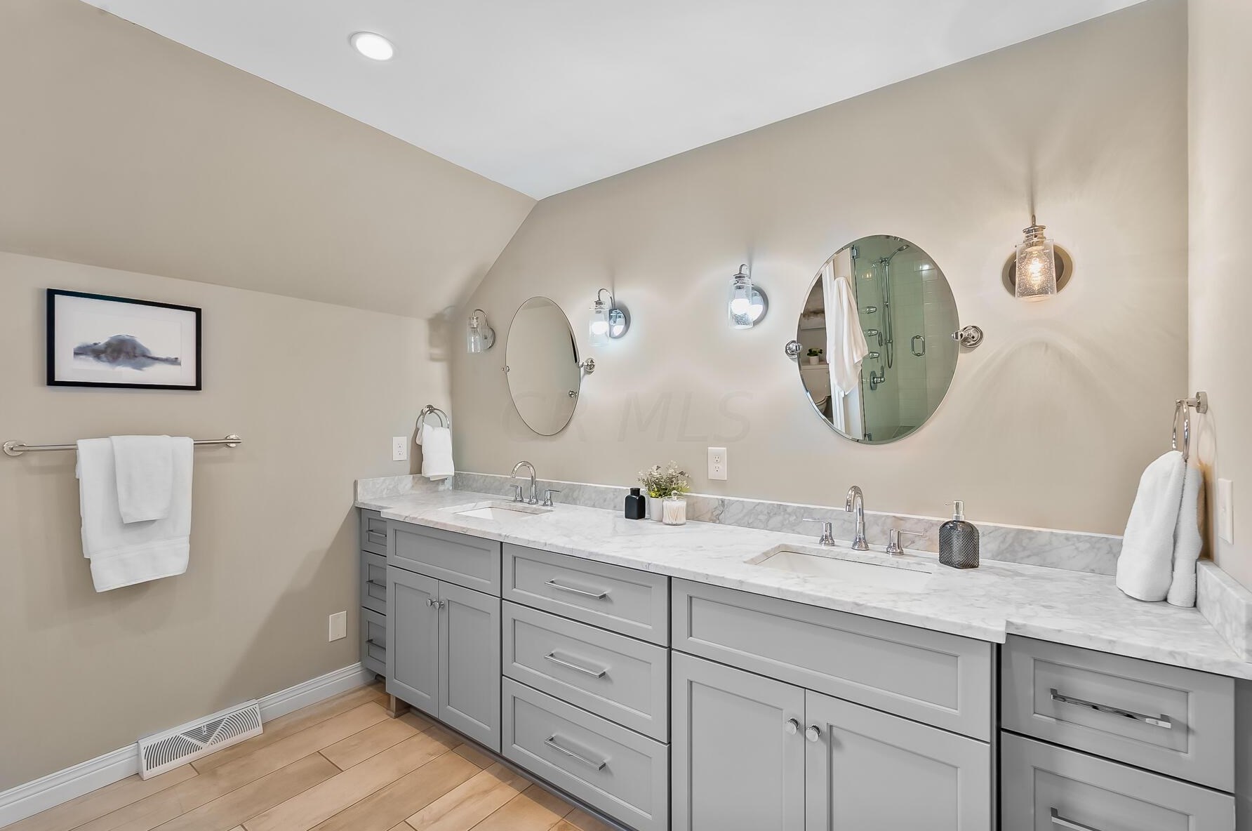 4162 Squires Ln, Columbus OH  43220-3949 exterior