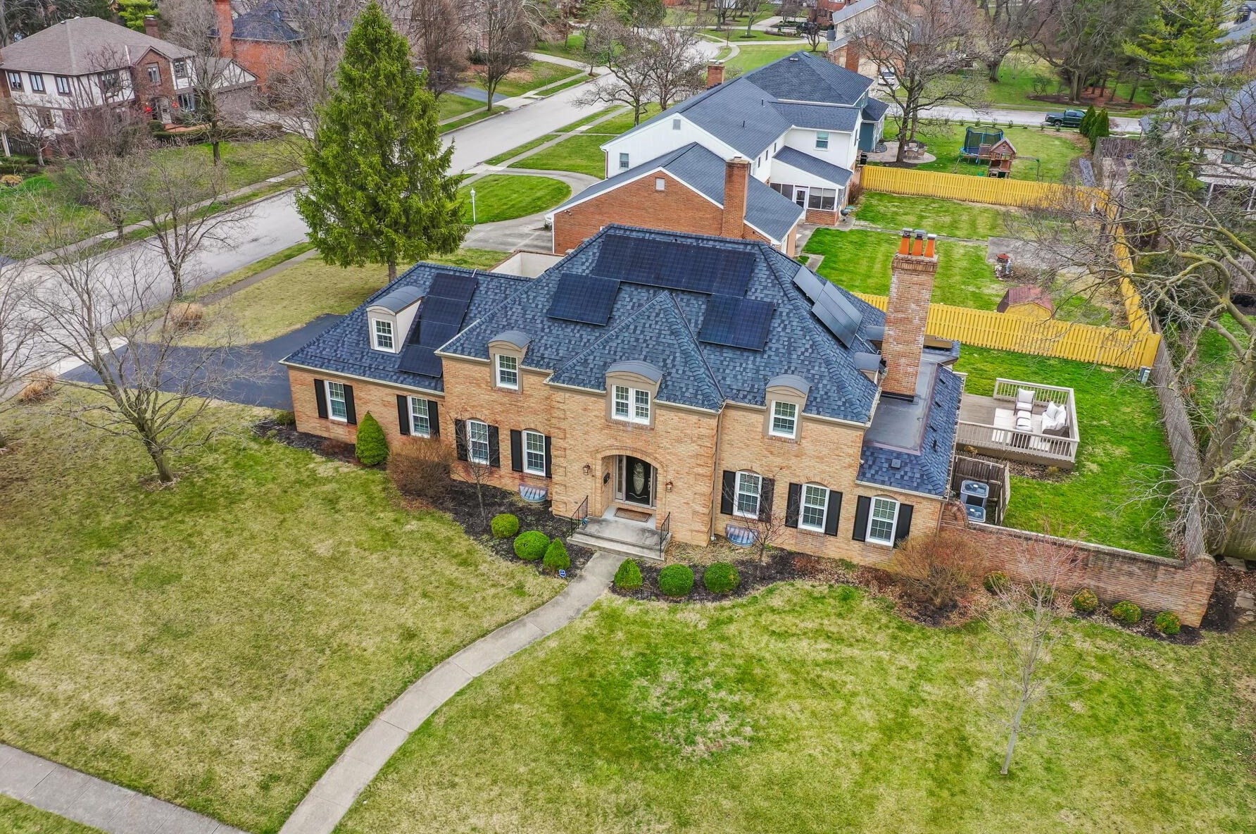 4162 Squires Ln, Columbus OH  43220-3949 exterior