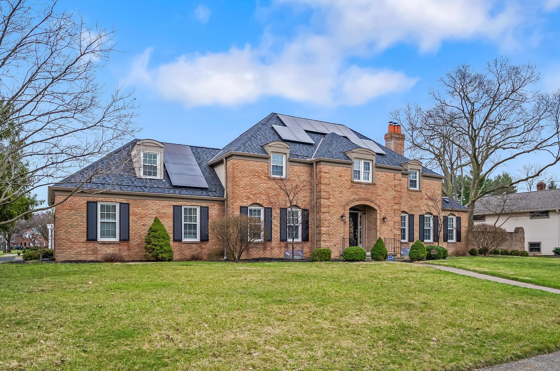 4162 Squires Ln, Columbus OH  43220-3949 exterior