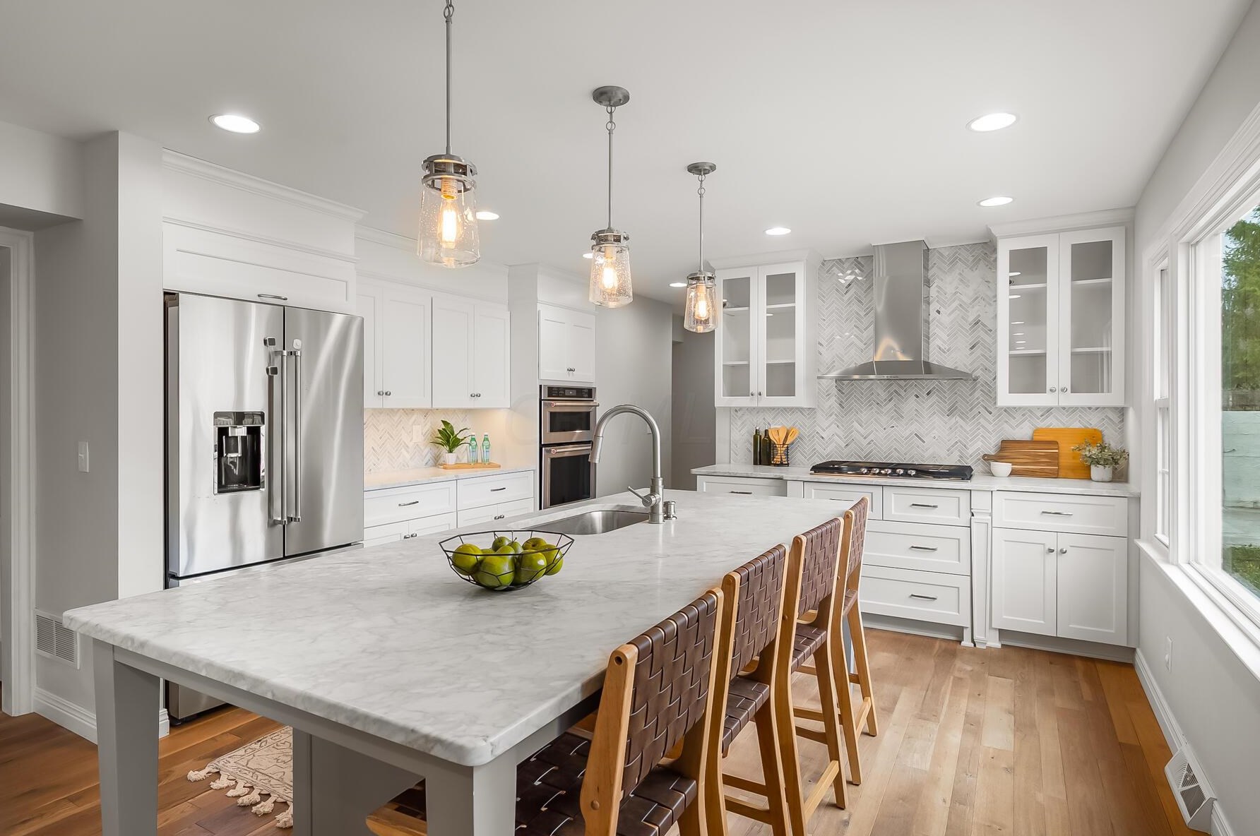 4162 Squires Ln, Columbus OH  43220-3949 exterior