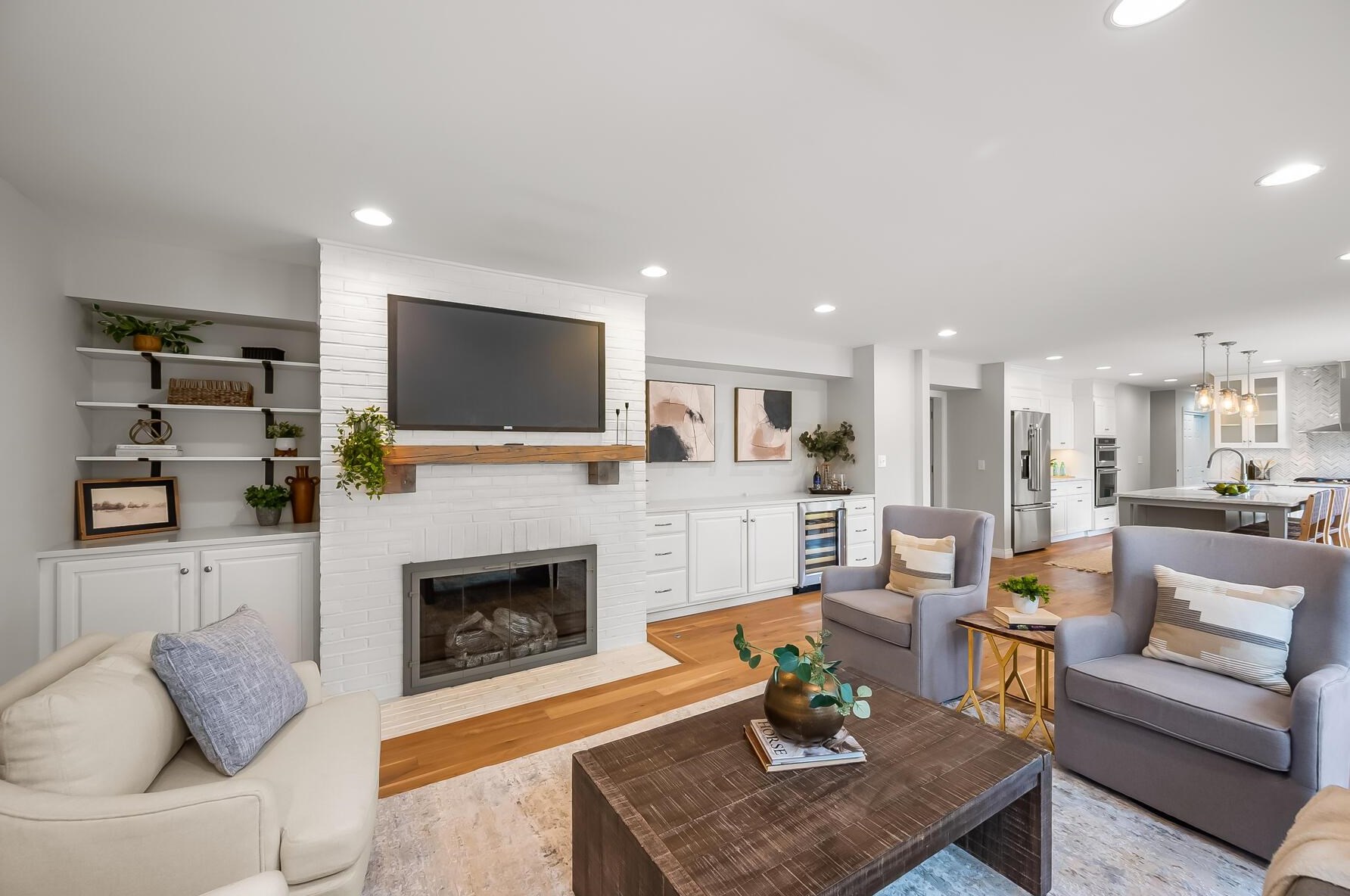 4162 Squires Ln, Columbus OH  43220-3949 exterior