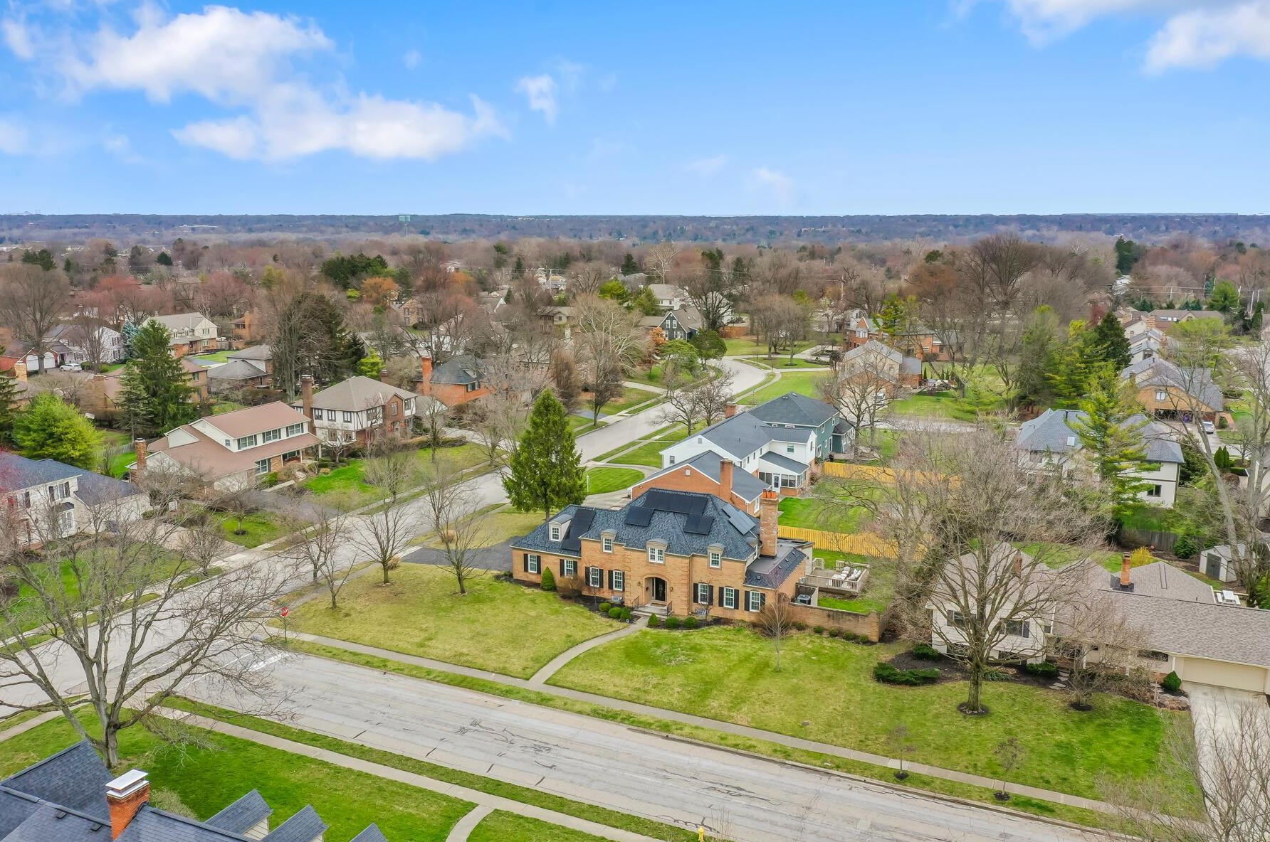 4162 Squires Ln, Columbus OH  43220-3949 exterior