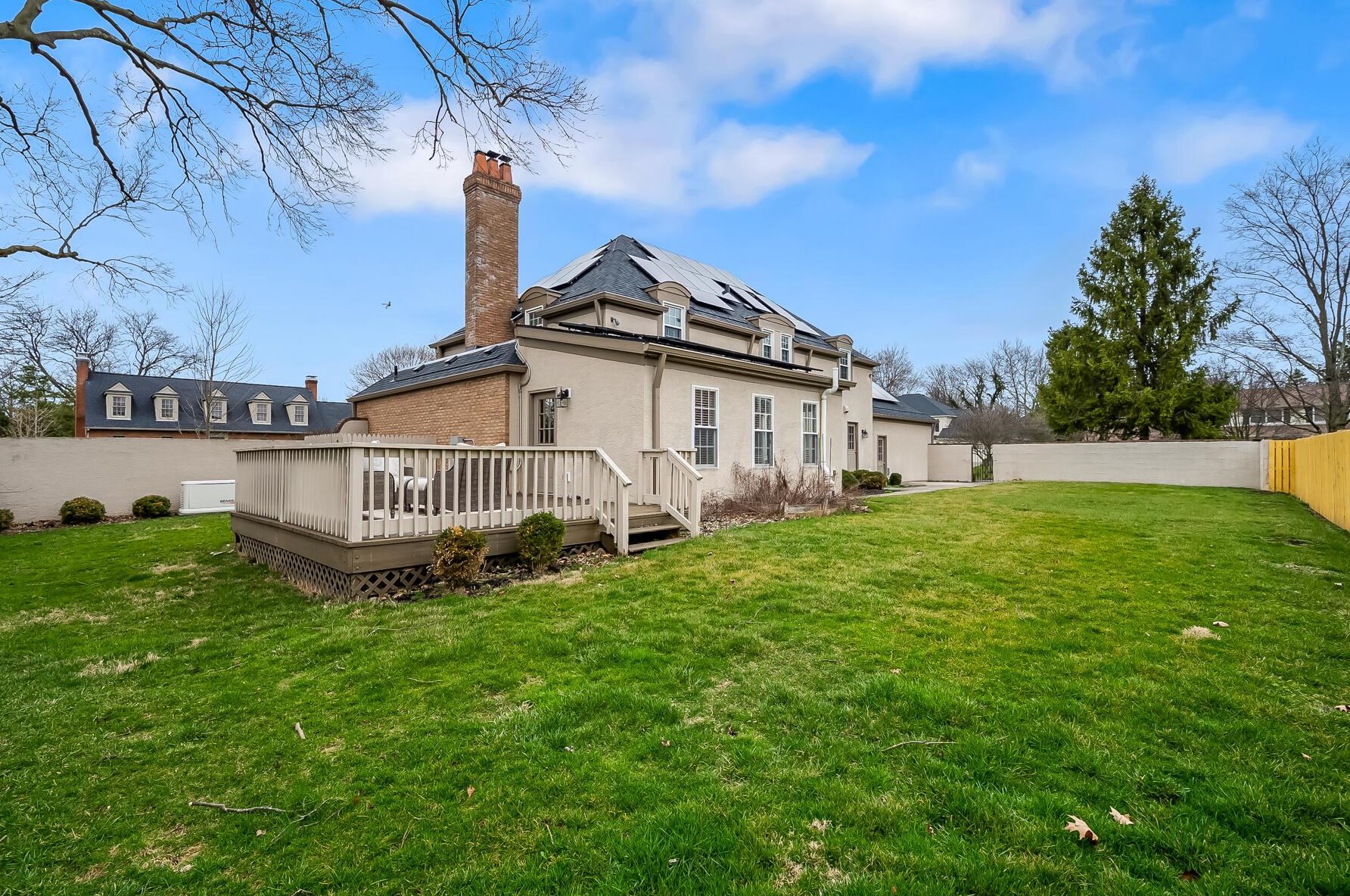 4162 Squires Ln, Columbus OH  43220-3949 exterior