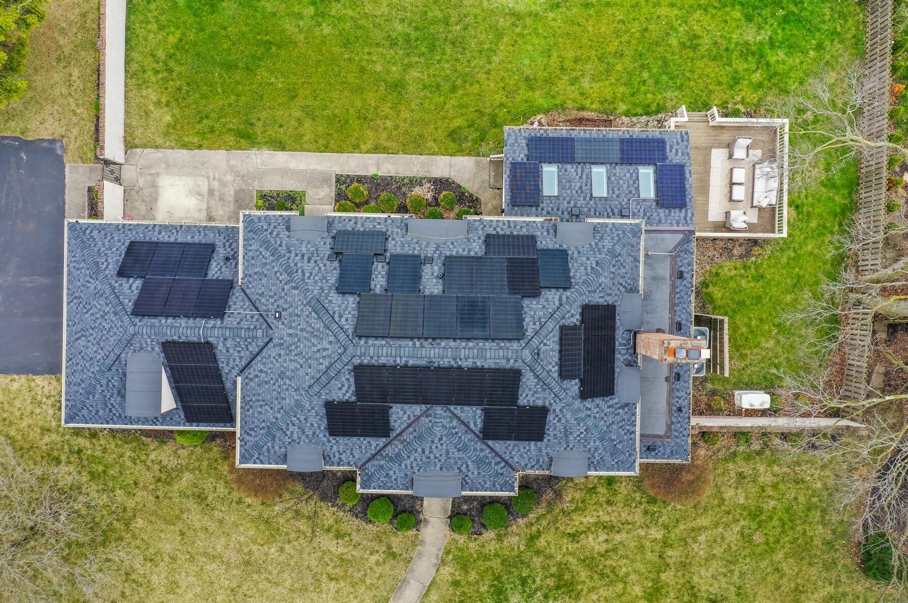 4162 Squires Ln, Columbus OH  43220-3949 exterior