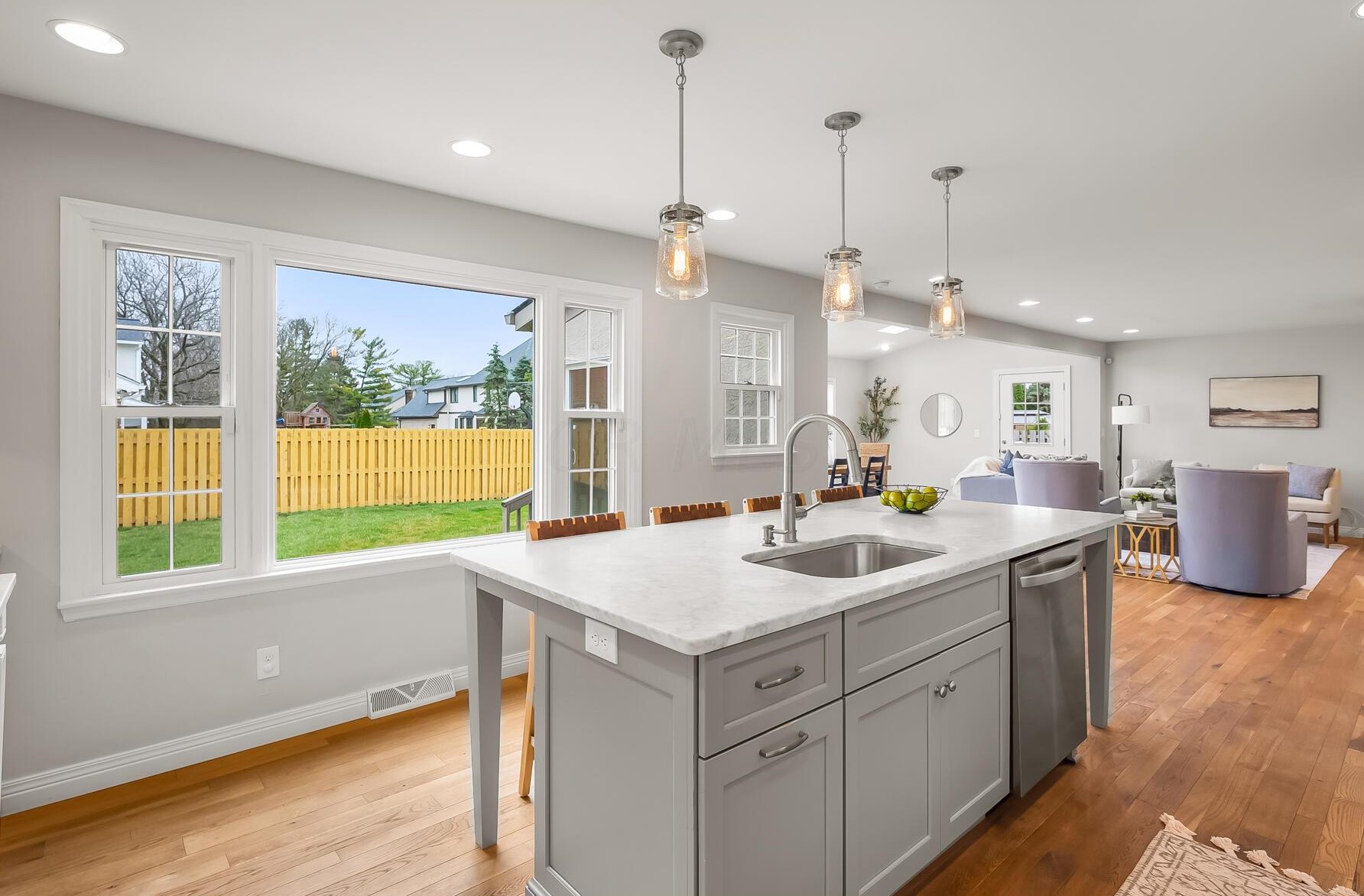 4162 Squires Ln, Columbus OH  43220-3949 exterior