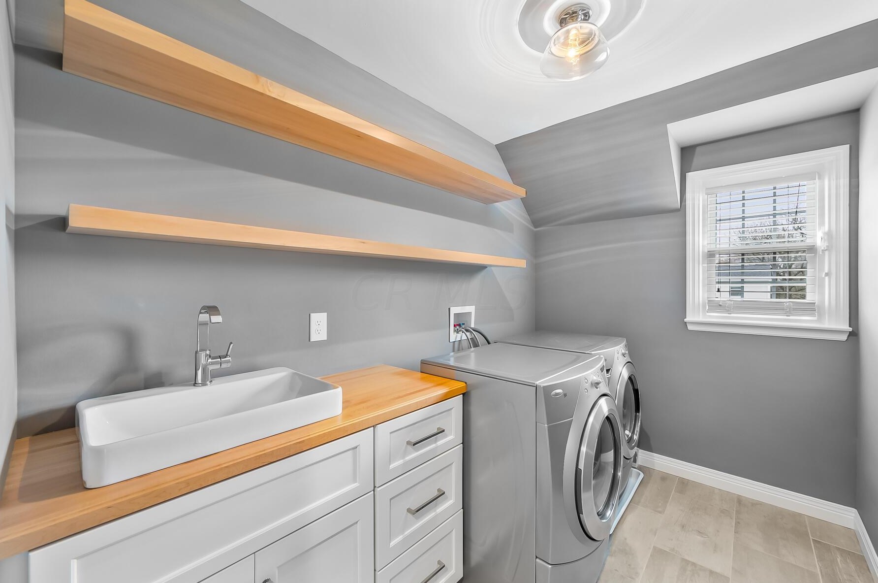 4162 Squires Ln, Columbus OH  43220-3949 exterior