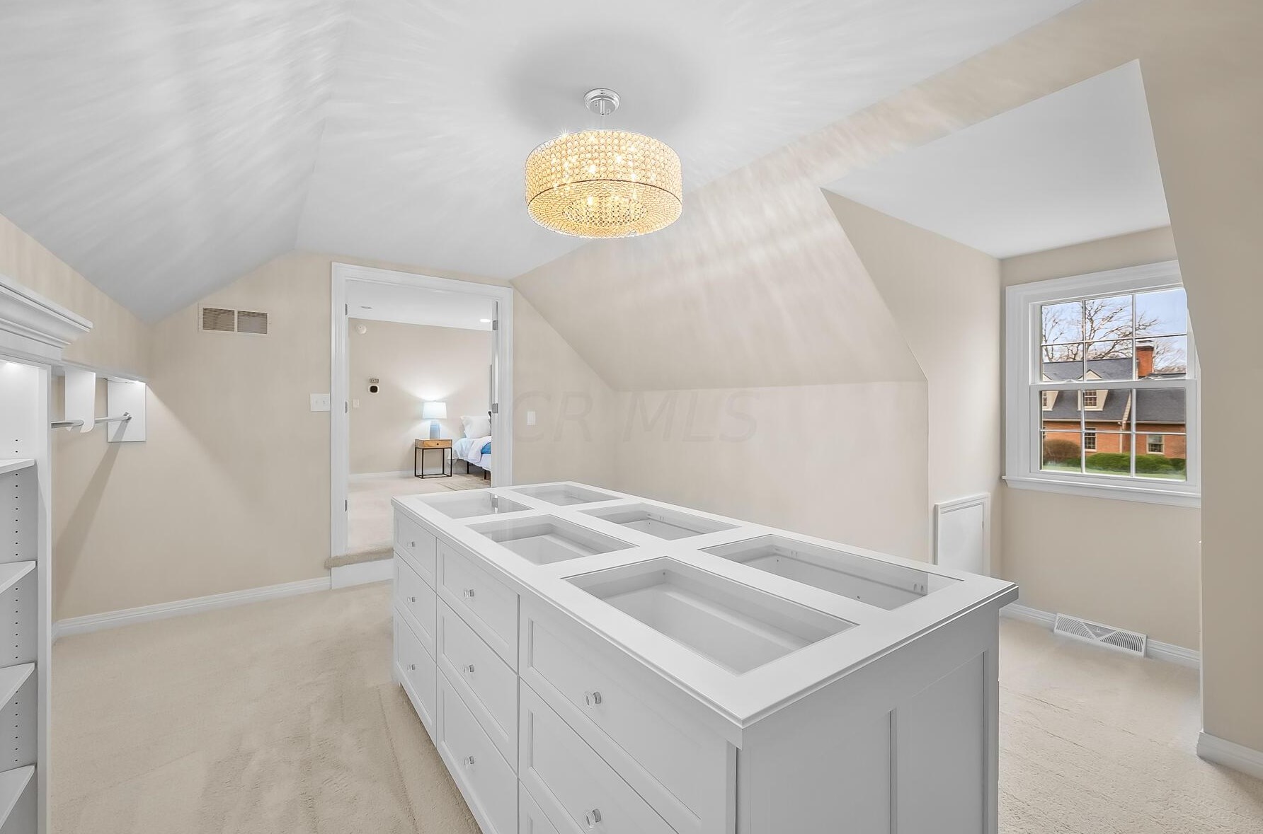 4162 Squires Ln, Columbus OH  43220-3949 exterior