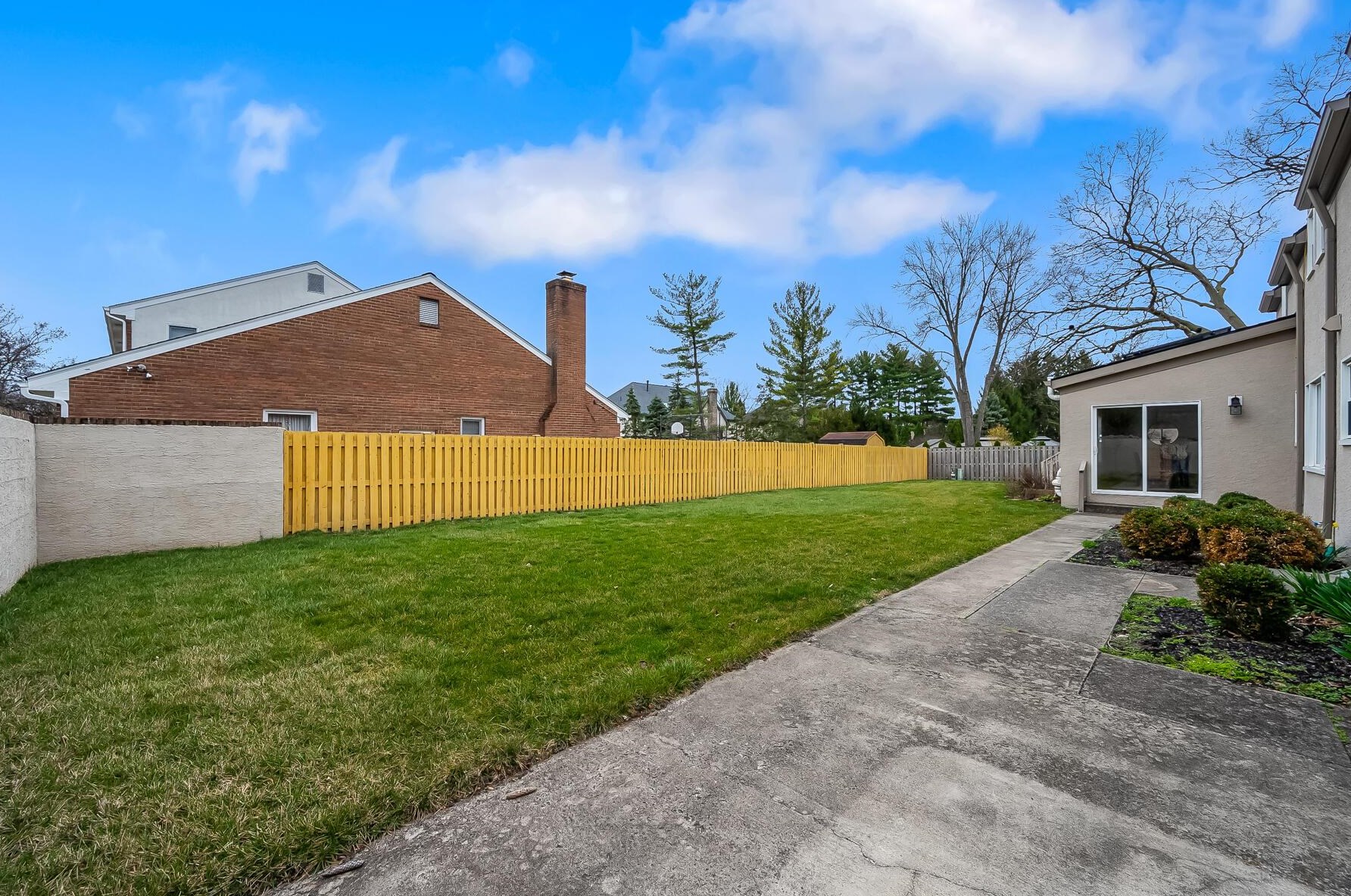 4162 Squires Ln, Columbus OH  43220-3949 exterior