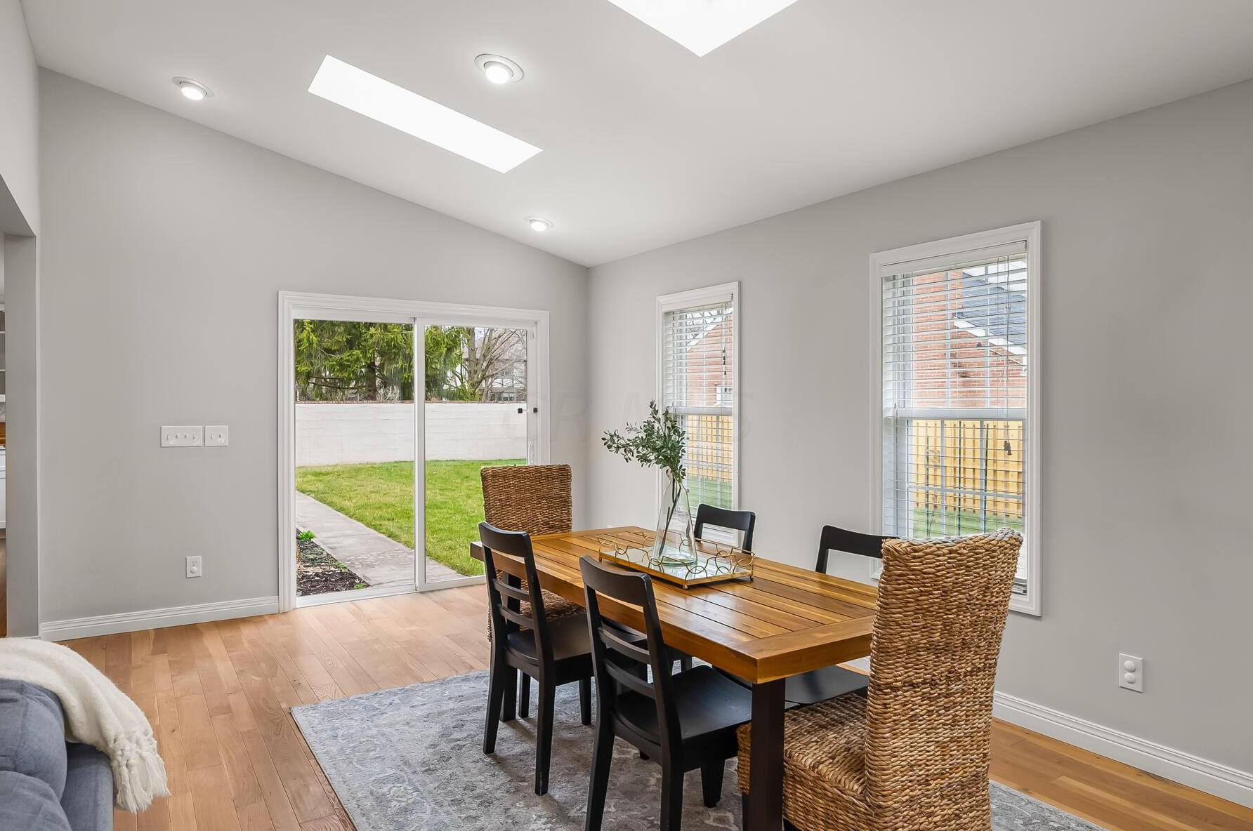 4162 Squires Ln, Columbus OH  43220-3949 exterior