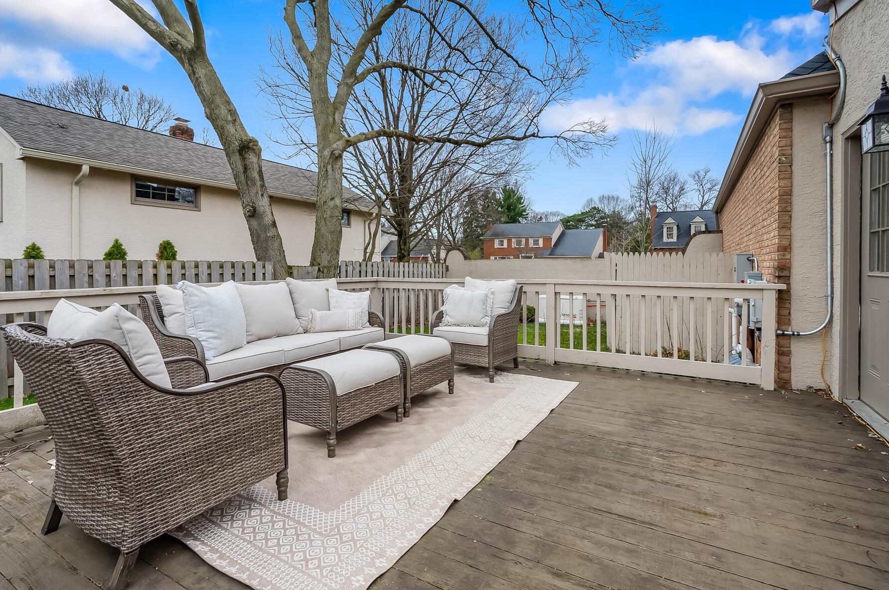 4162 Squires Ln, Columbus OH  43220-3949 exterior