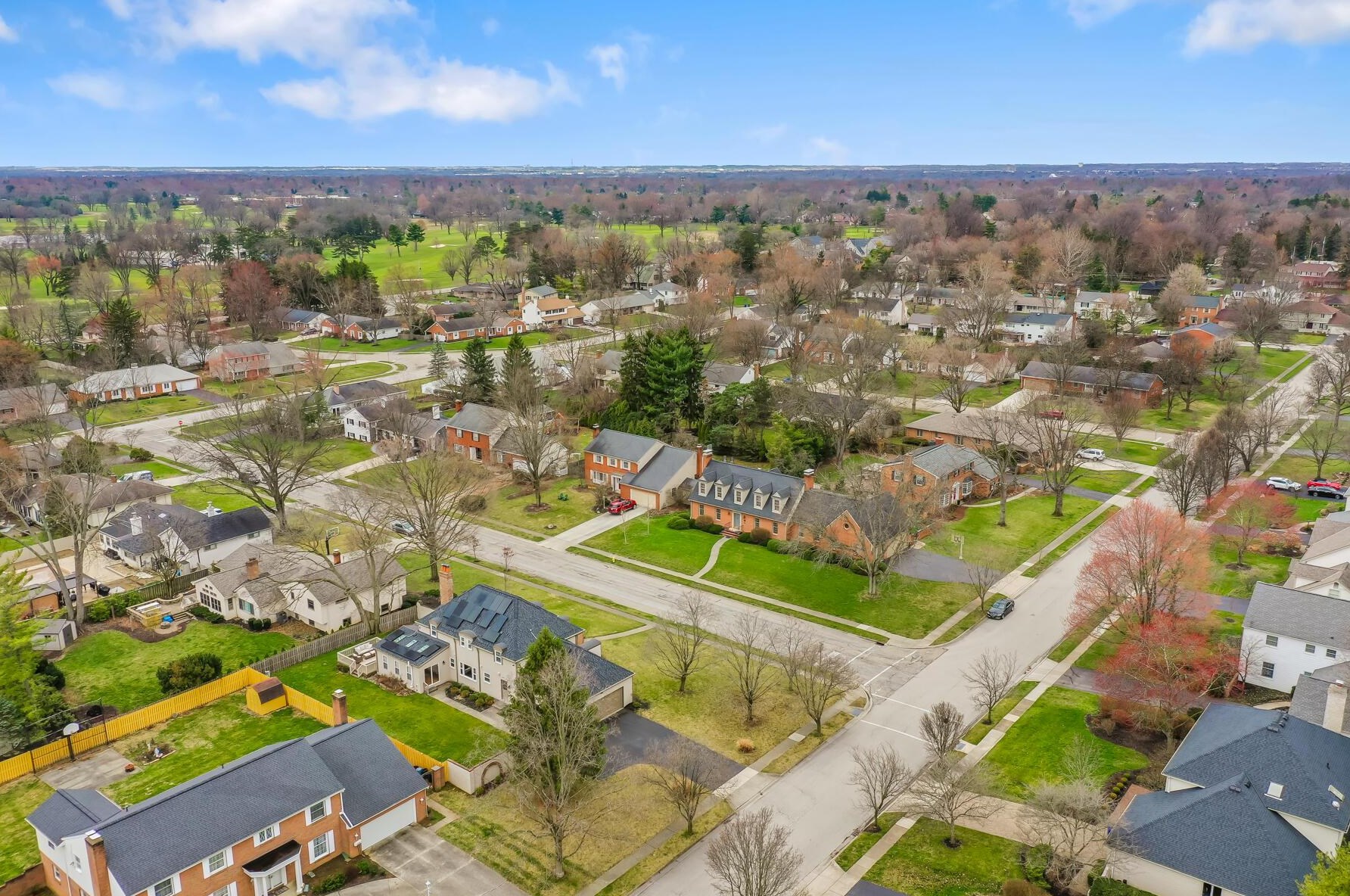 4162 Squires Ln, Columbus OH  43220-3949 exterior