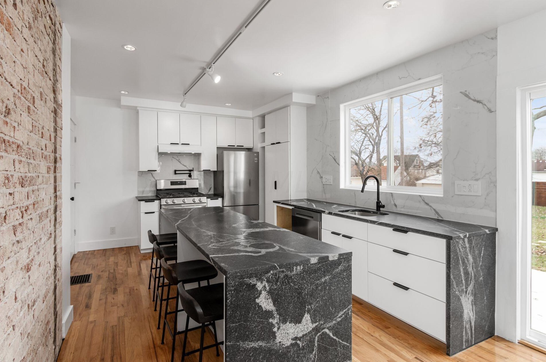 2871 Findley Ave, Columbus OH  43202-2319 exterior