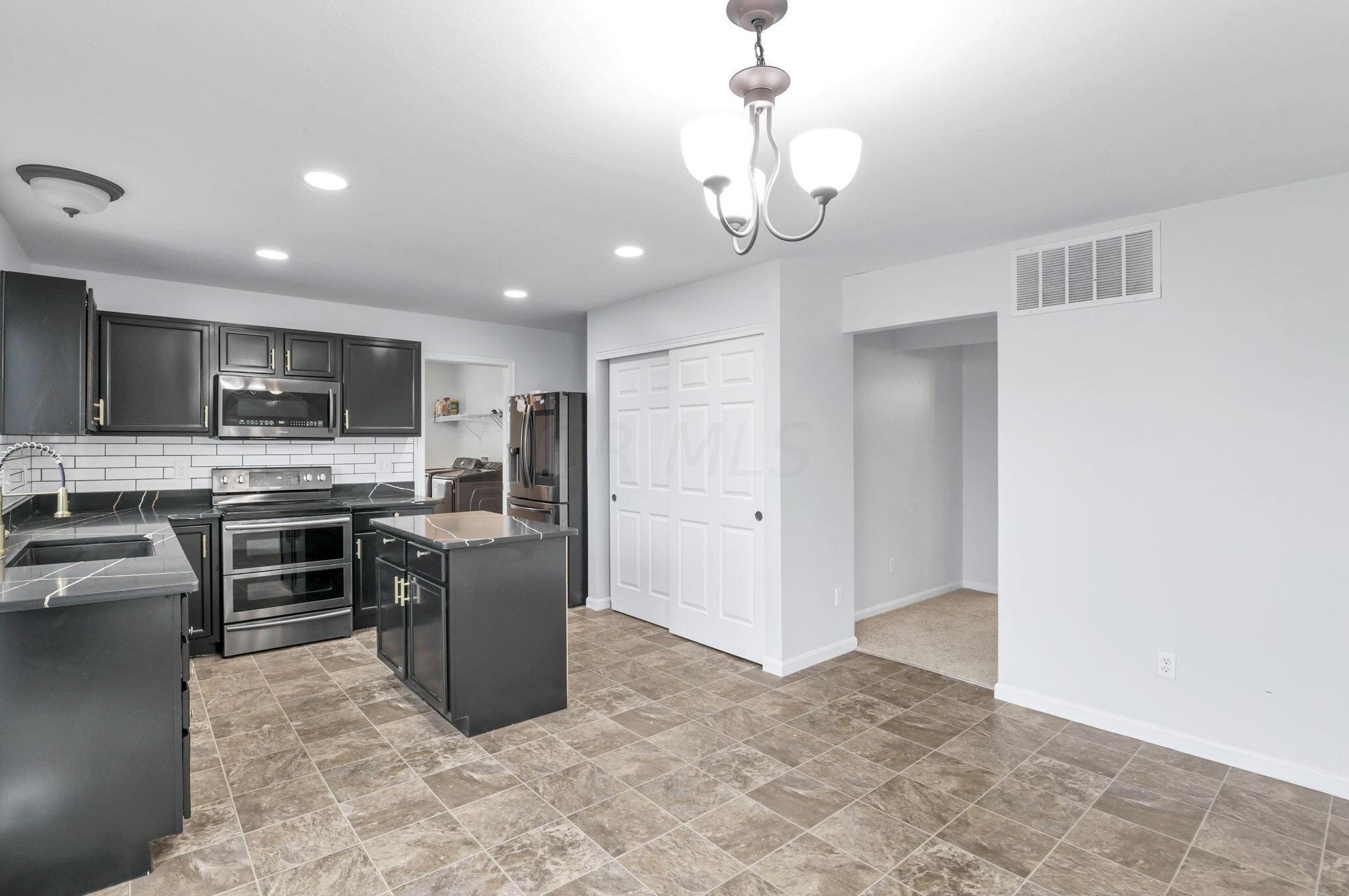 1571 Morrison Farms Dr, Blacklick OH  43004-9091 exterior
