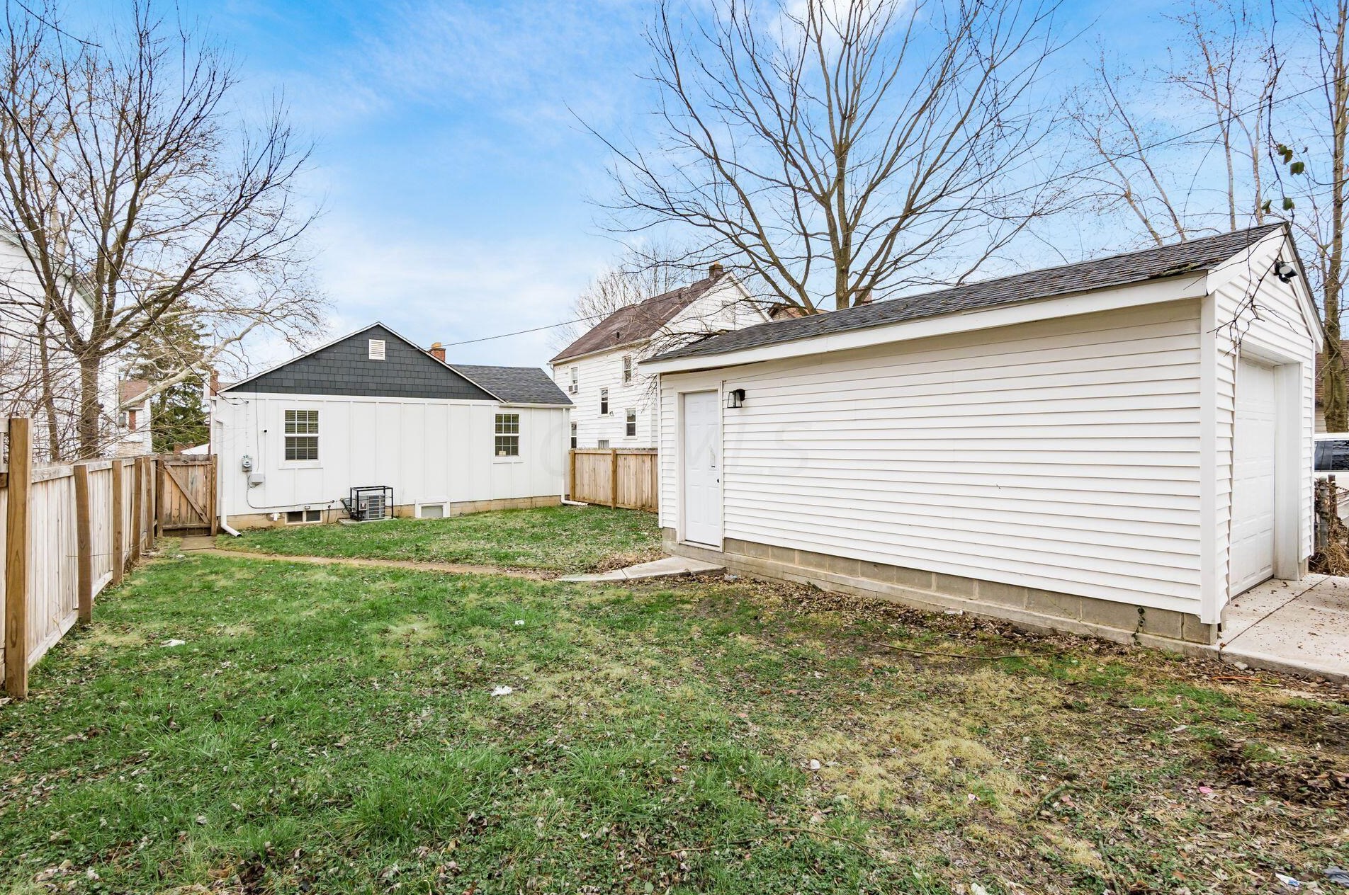 1095 Kelton Ave, Columbus OH 43206-1725 exterior