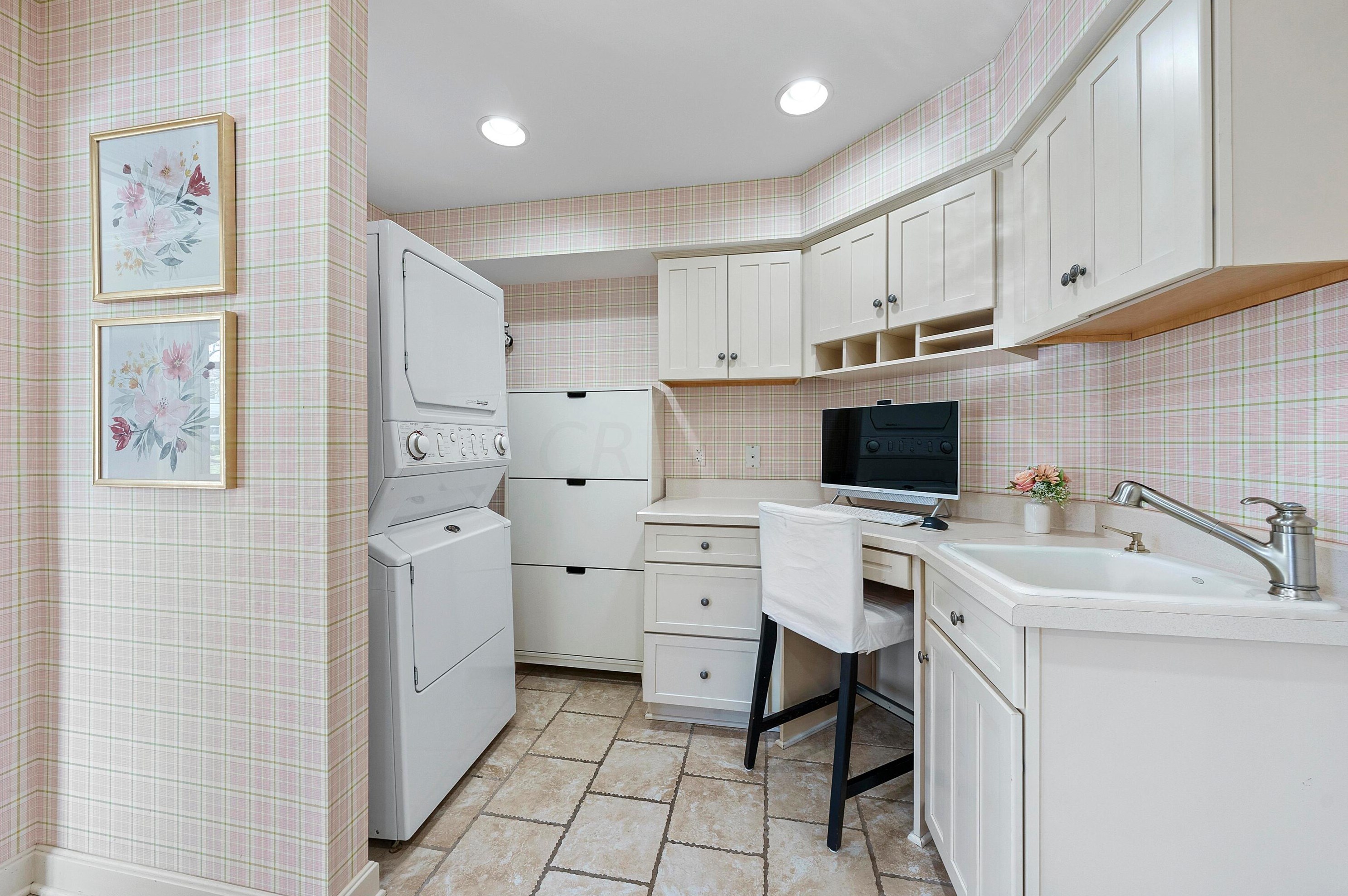 1960 Cambridge Blvd, Columbus OH  43221-4102 exterior