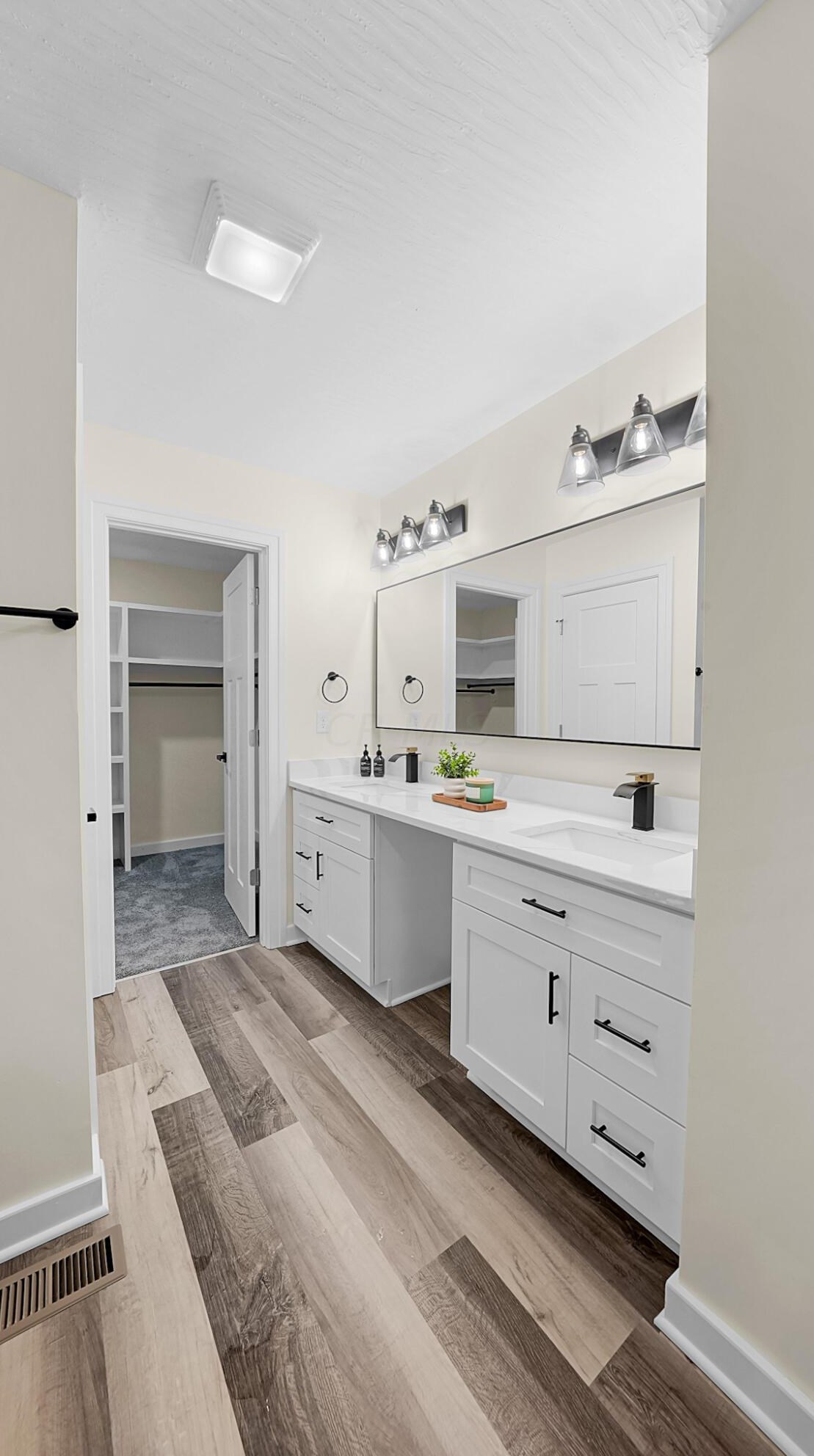 46 Inah Ave, Columbus OH 43228-2679 exterior