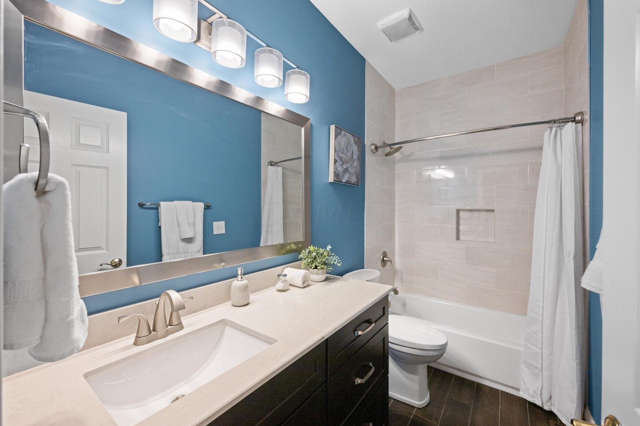 8244 Campden Lakes Blvd, Dublin OH  43016-8252 exterior