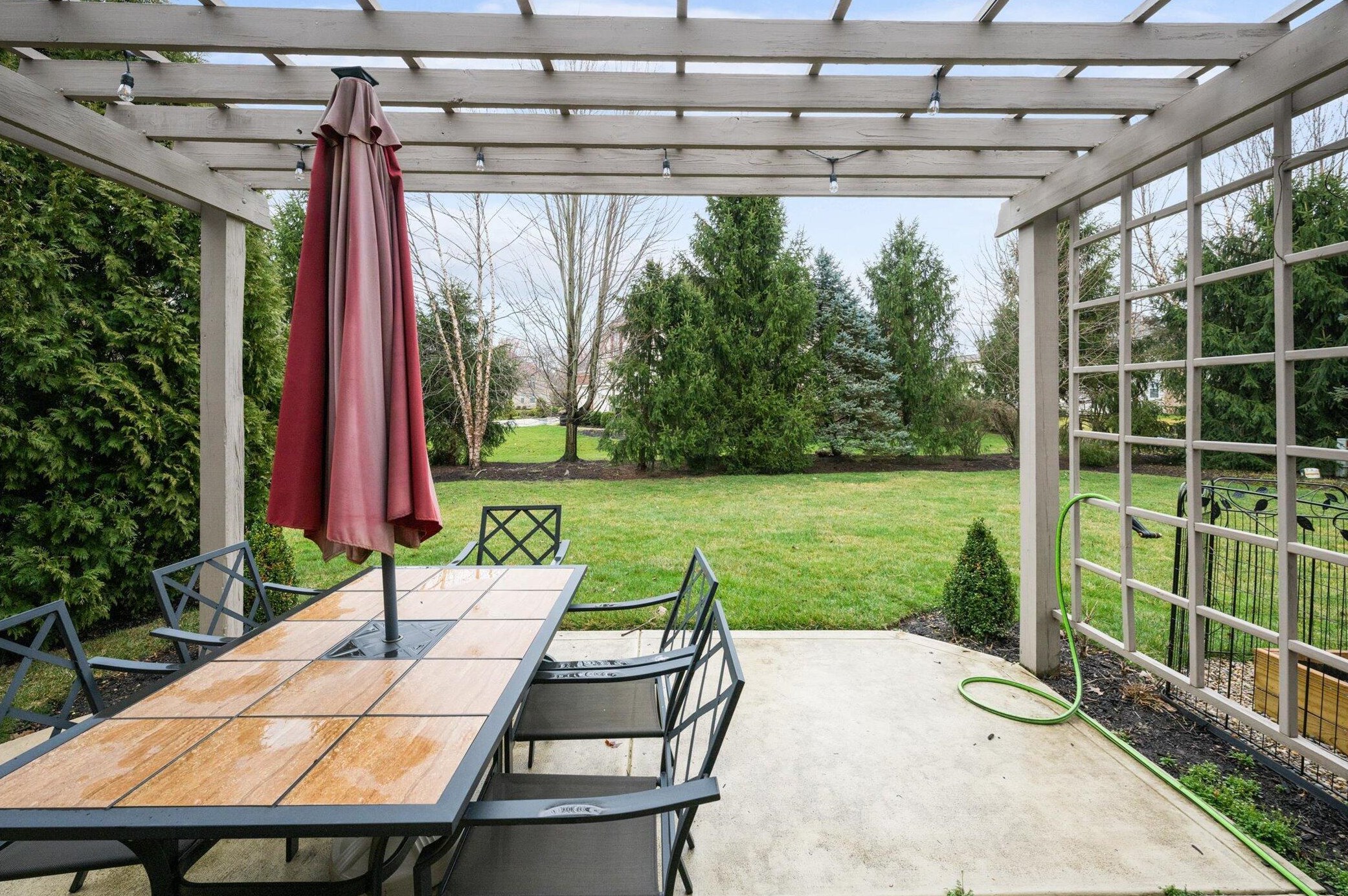 8244 Campden Lakes Blvd, Dublin OH  43016-8252 exterior