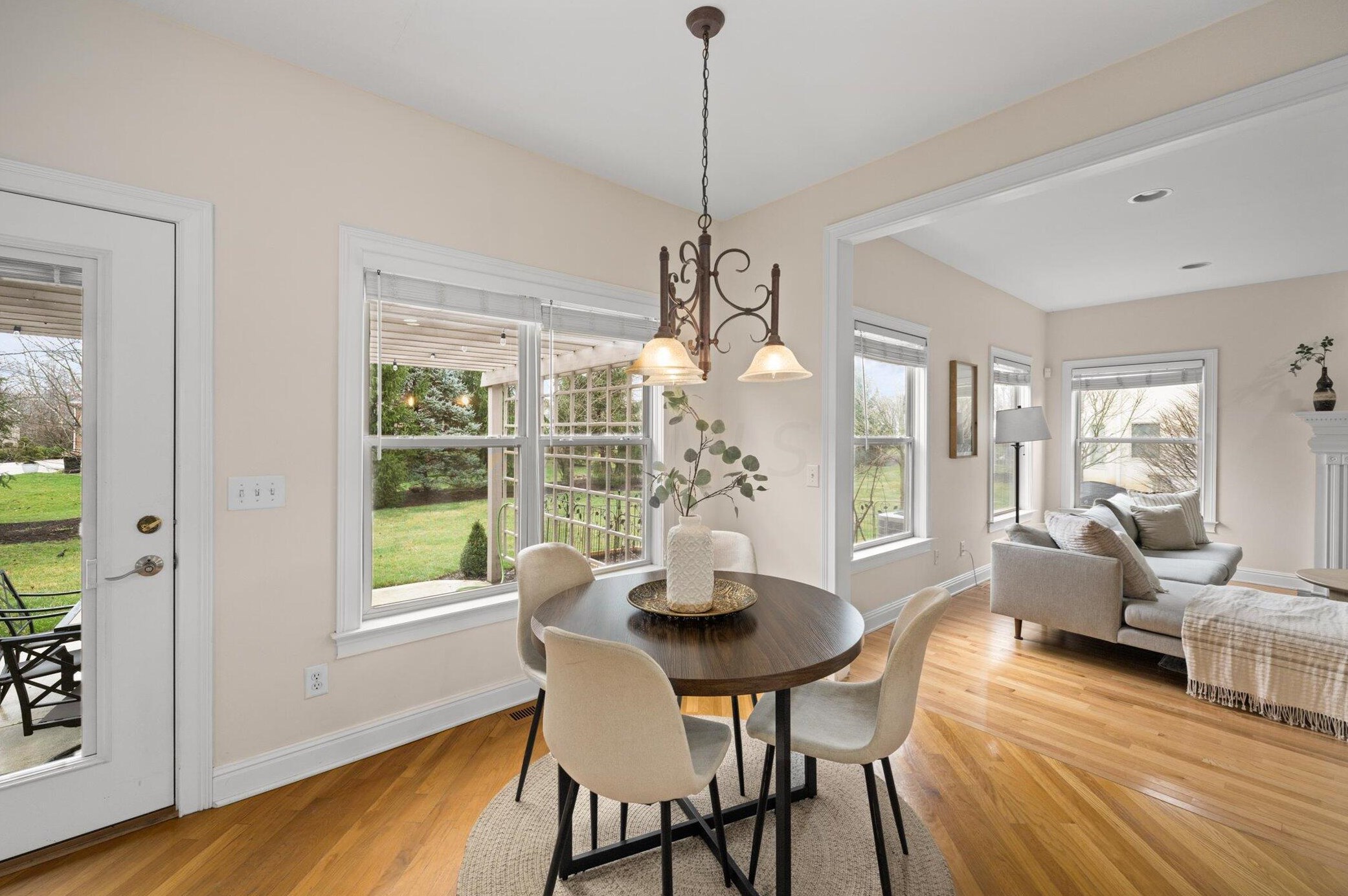 8244 Campden Lakes Blvd, Dublin OH  43016-8252 exterior