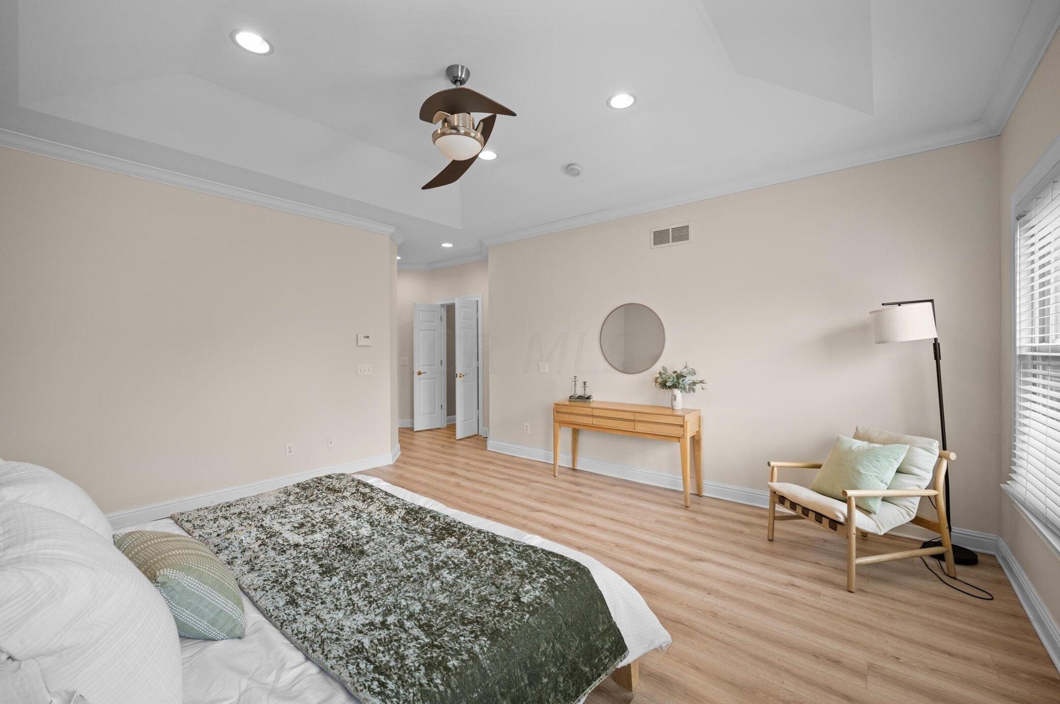 8244 Campden Lakes Blvd, Dublin OH  43016-8252 exterior