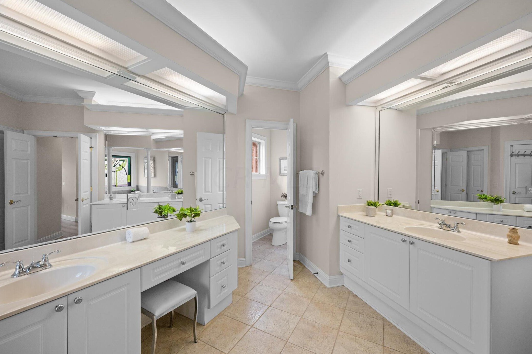 8244 Campden Lakes Blvd, Dublin OH  43016-8252 exterior