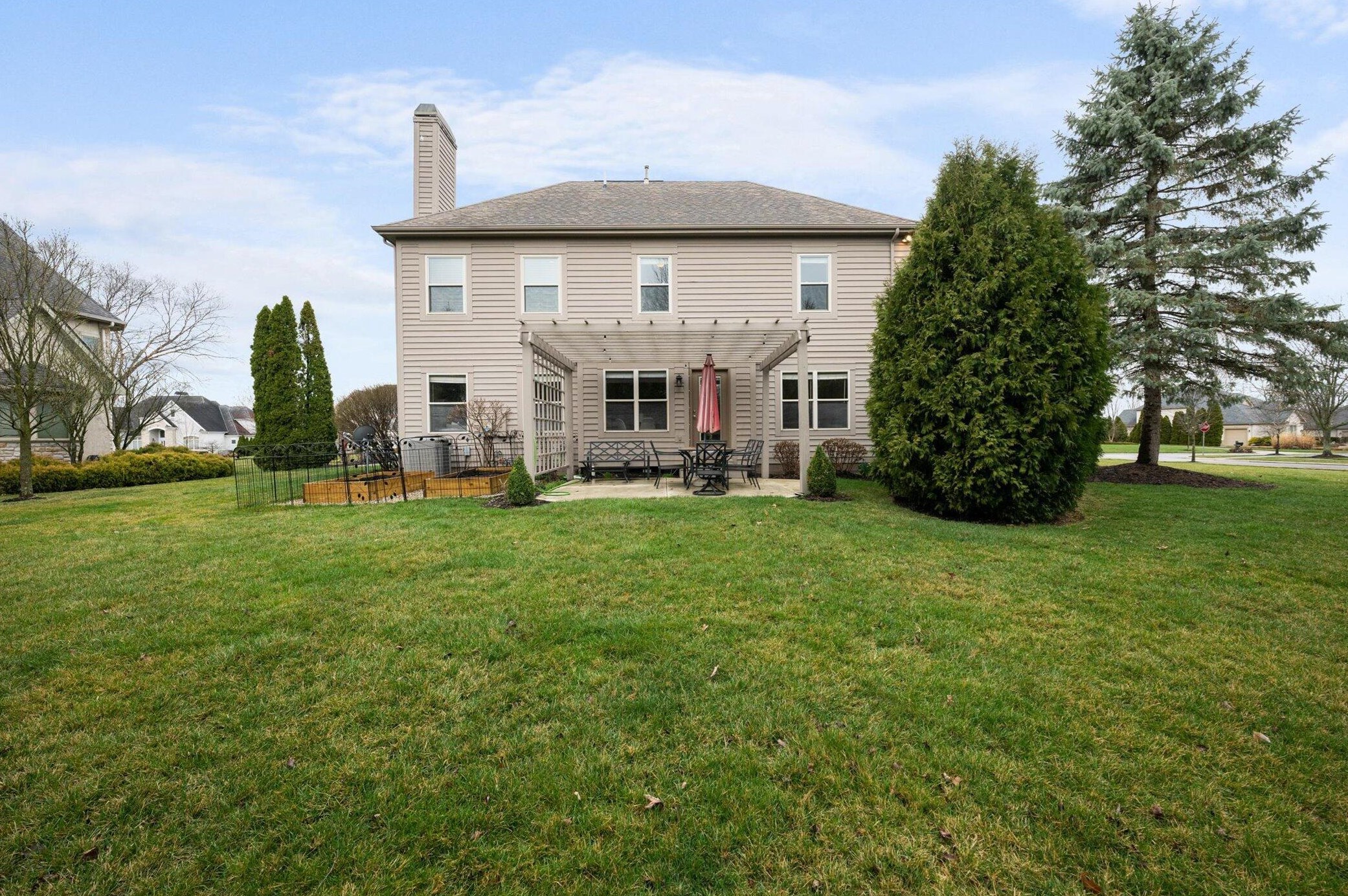 8244 Campden Lakes Blvd, Dublin OH  43016-8252 exterior