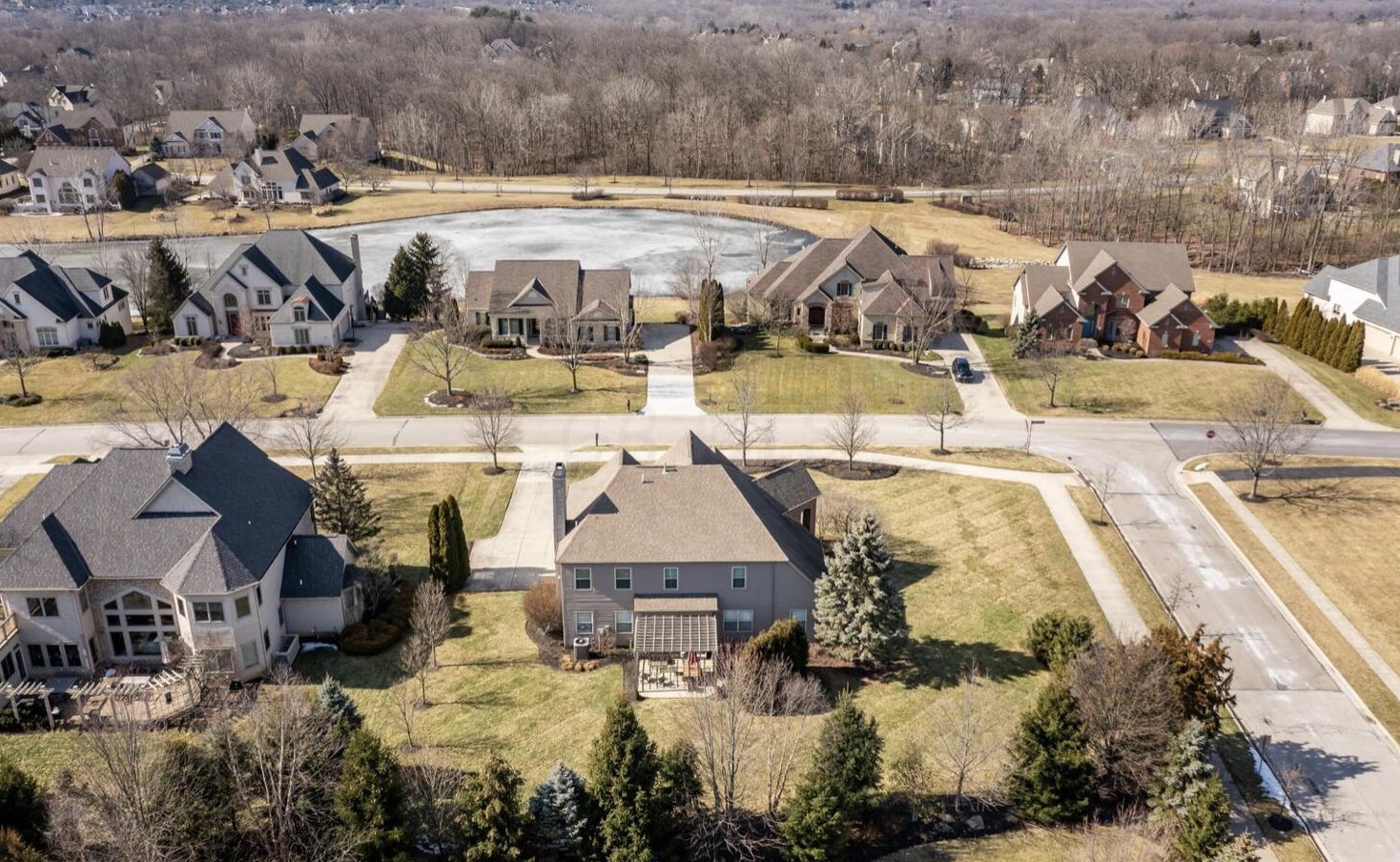 8244 Campden Lakes Blvd, Dublin OH  43016-8252 exterior